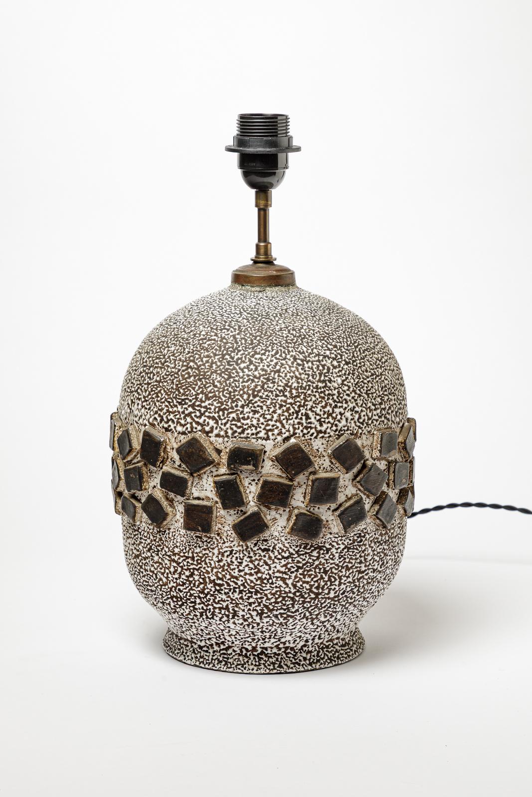 Lampe de table en céramique émaillée blanche et craquelée, vers 1930. Excellent état - En vente à Saint-Ouen, FR