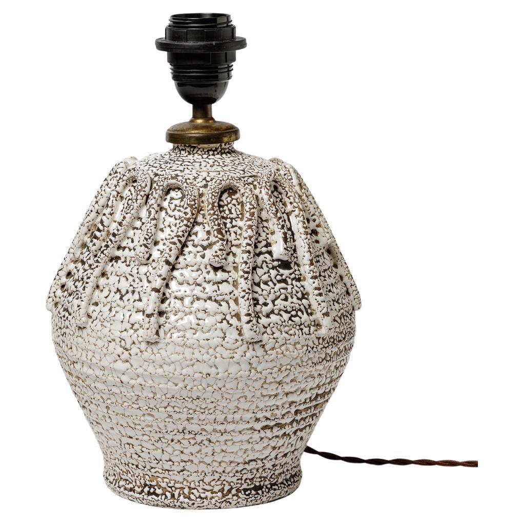 Lampe de table en céramique émaillée blanche et craquelée, vers 1930.