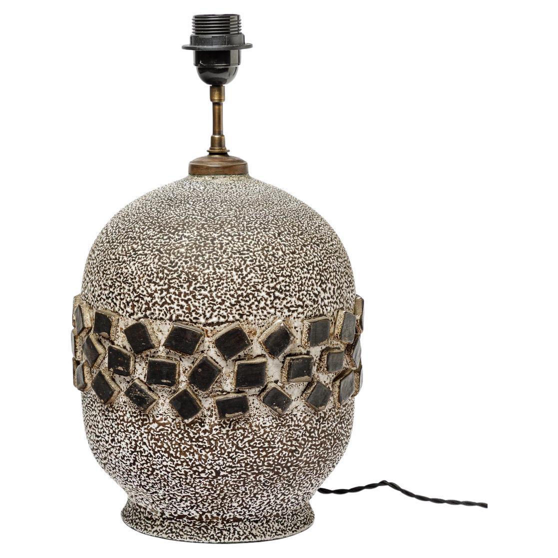 Lampe de table en céramique émaillée blanche et craquelée, vers 1930. en vente
