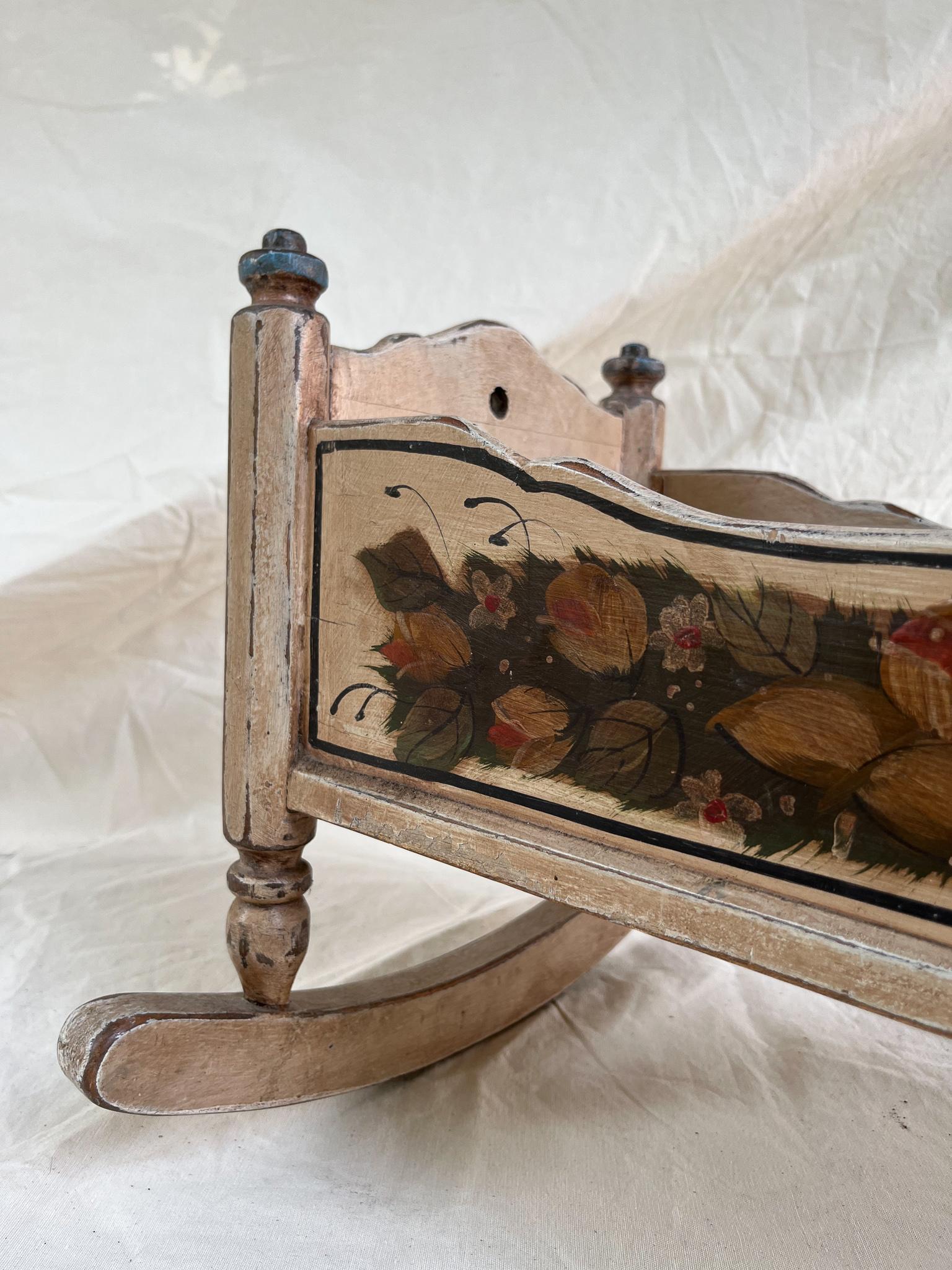 Portuguese Cradle for dolls in painted wood. Portugal 19th century For Sale