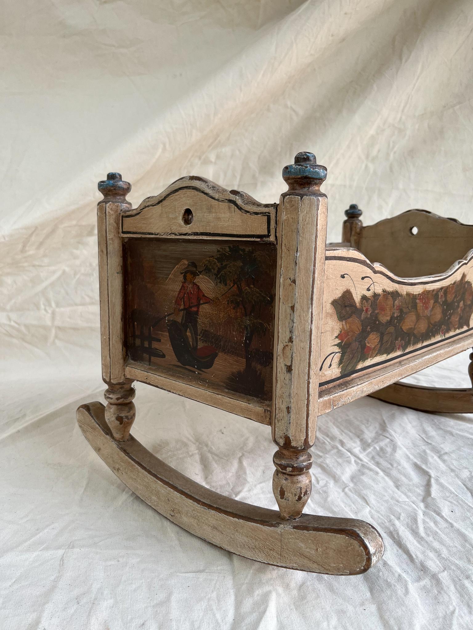 19th Century Cradle for dolls in painted wood. Portugal 19th century For Sale