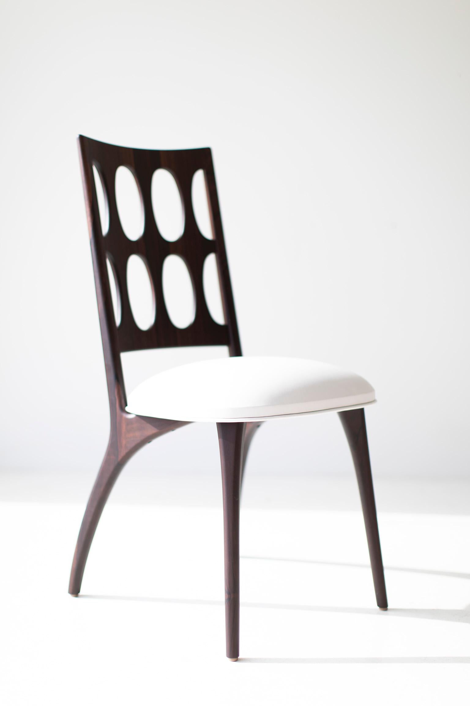 Craft Associates Esszimmerstühle, Gordon Moderne Esszimmerstühle aus Nussbaumholz, Leder (Handgefertigt) im Angebot