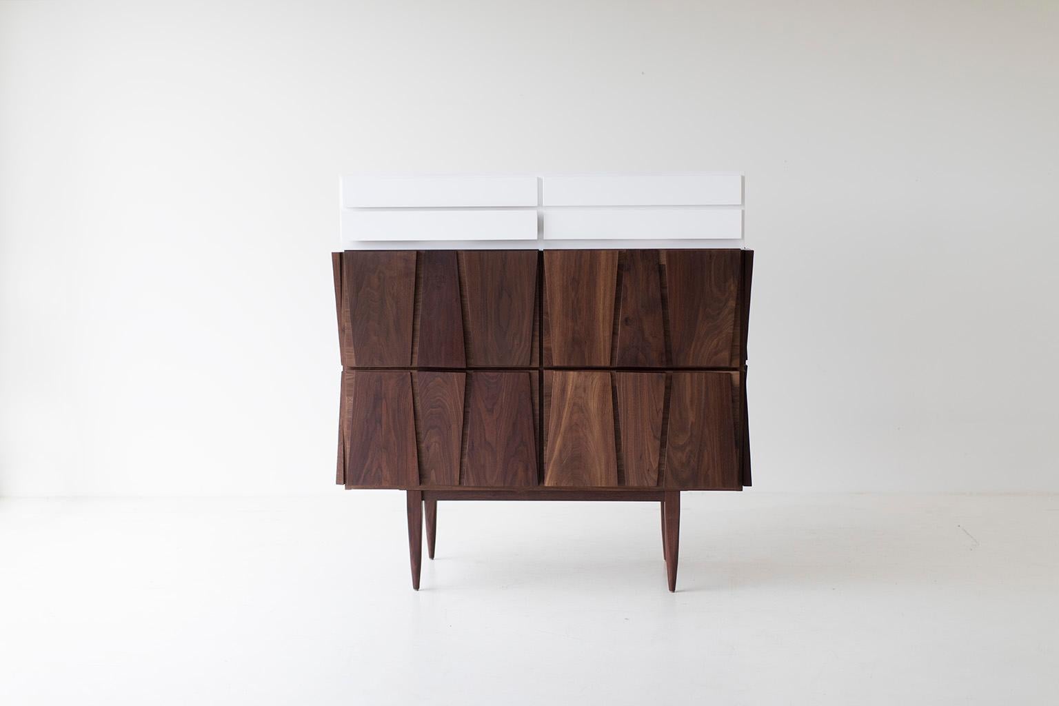 Craft Associates Dresser, Modern Walnut Dresser, 8 Drawers For Sale 5