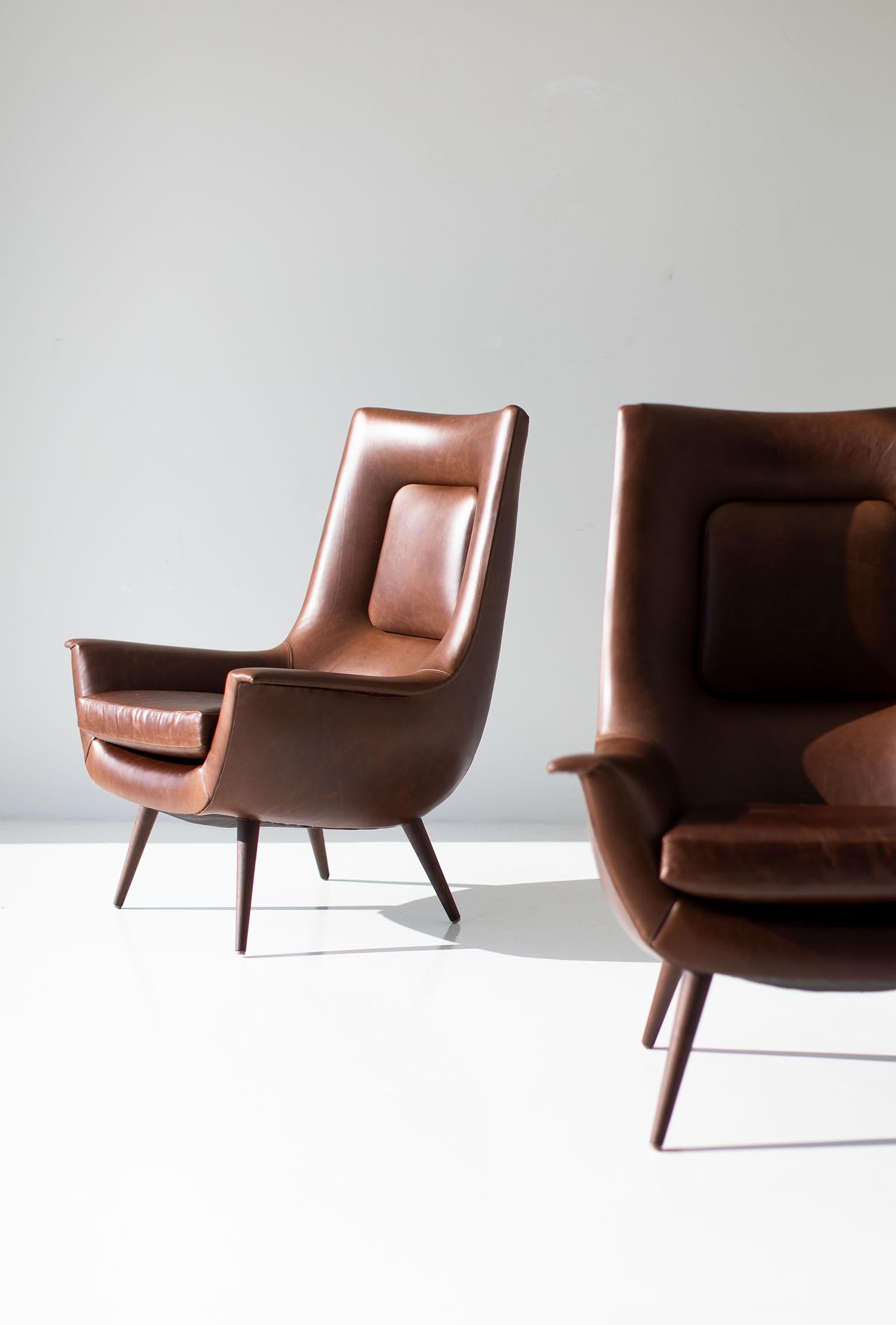 Arts and Craft Associates: Stühle mit hoher Rückenlehne, Ledersessel mit hoher Rückenlehne (Moderne) im Angebot