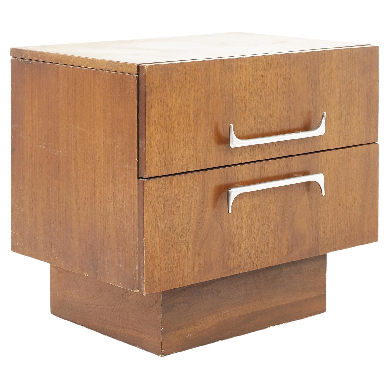 MidCentury Modern Nightstand For Sale at 1stDibs