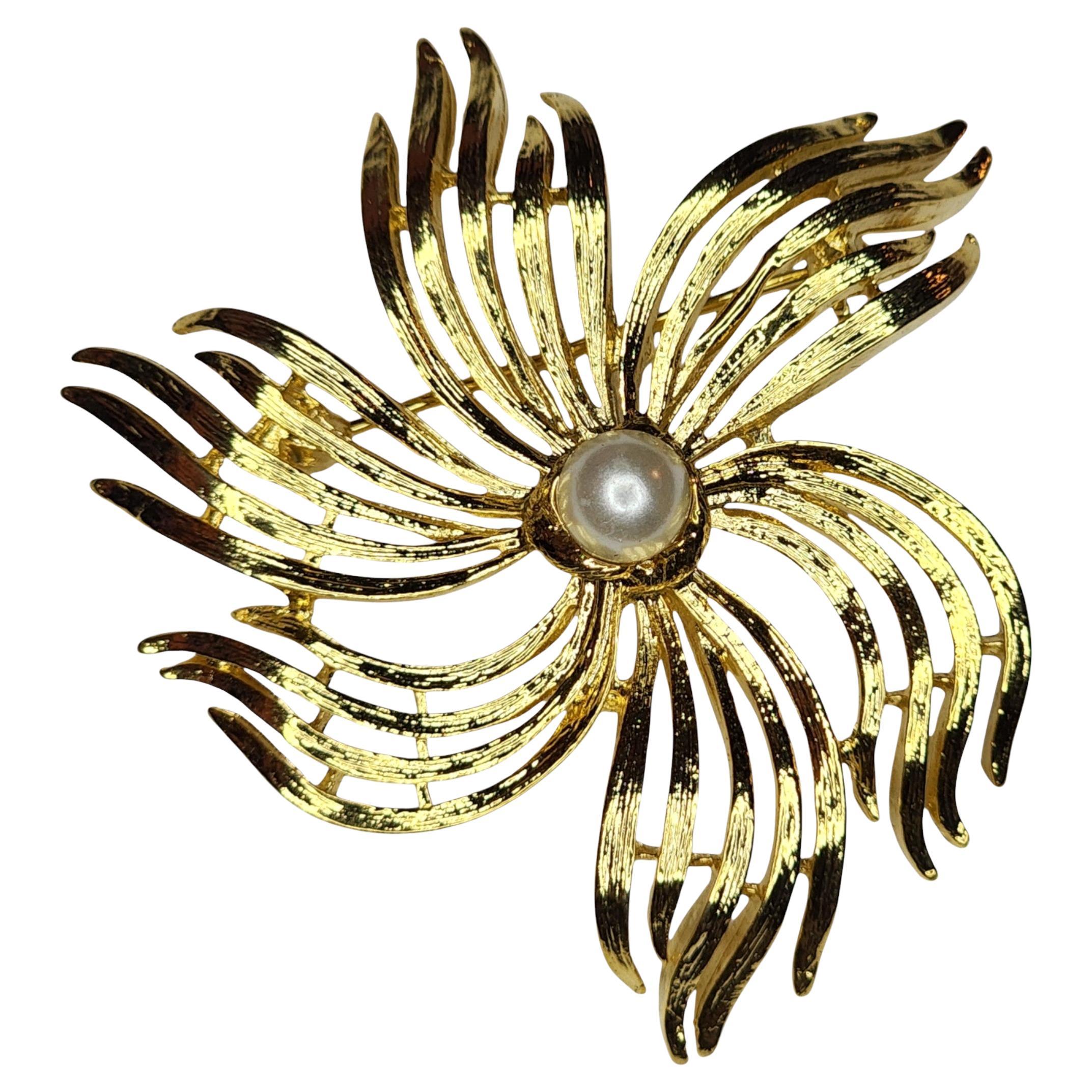 Craft Gold-Ton stilisierte Blume Brosche mit simulierter Perle Zentrum, 1960er Jahre