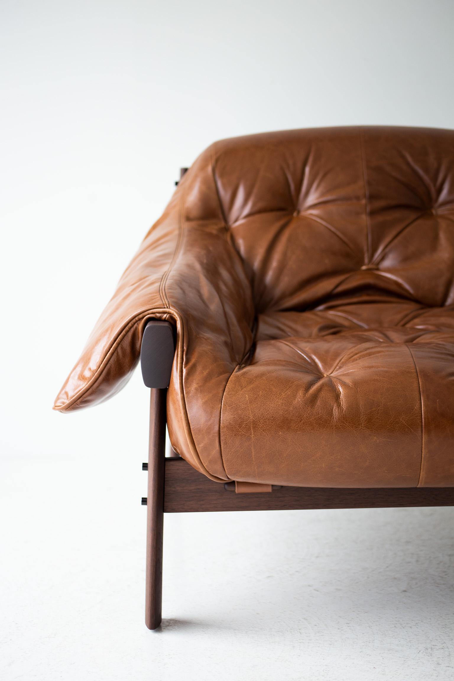 Craft Lounge Chairs, Lafer Lounge Chairs, Braunes Leder und Walnuss, Modern (amerikanisch) im Angebot
