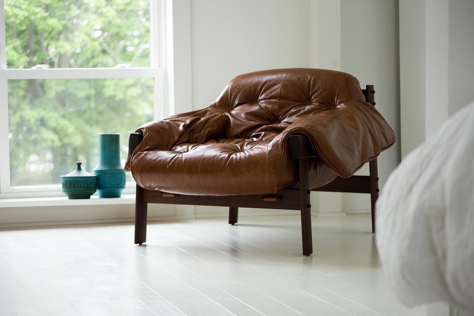 Craft Lounge Chairs, Lafer Lounge Chairs, Braunes Leder und Walnuss, Modern im Angebot 1