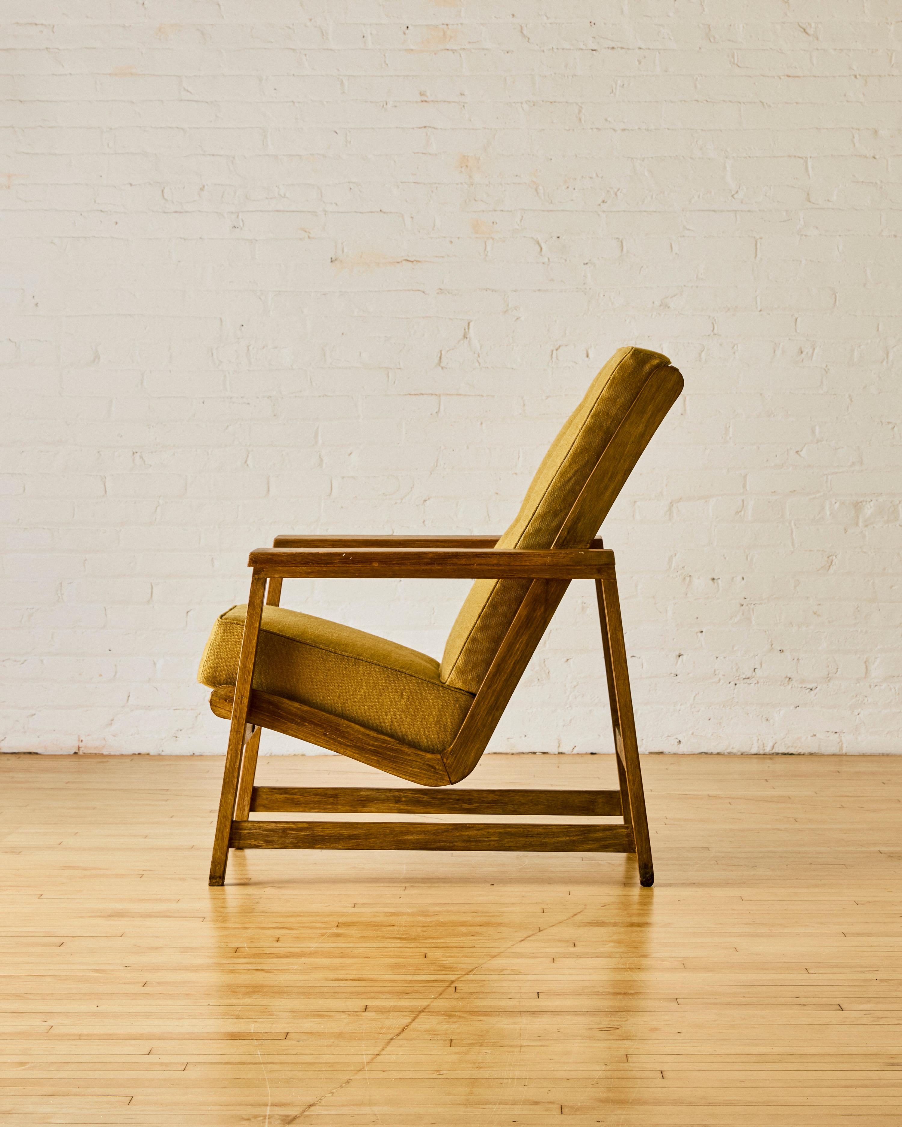 Craft Movement Wood Lounge Chair In Good Condition For Sale In Long Island City, NY