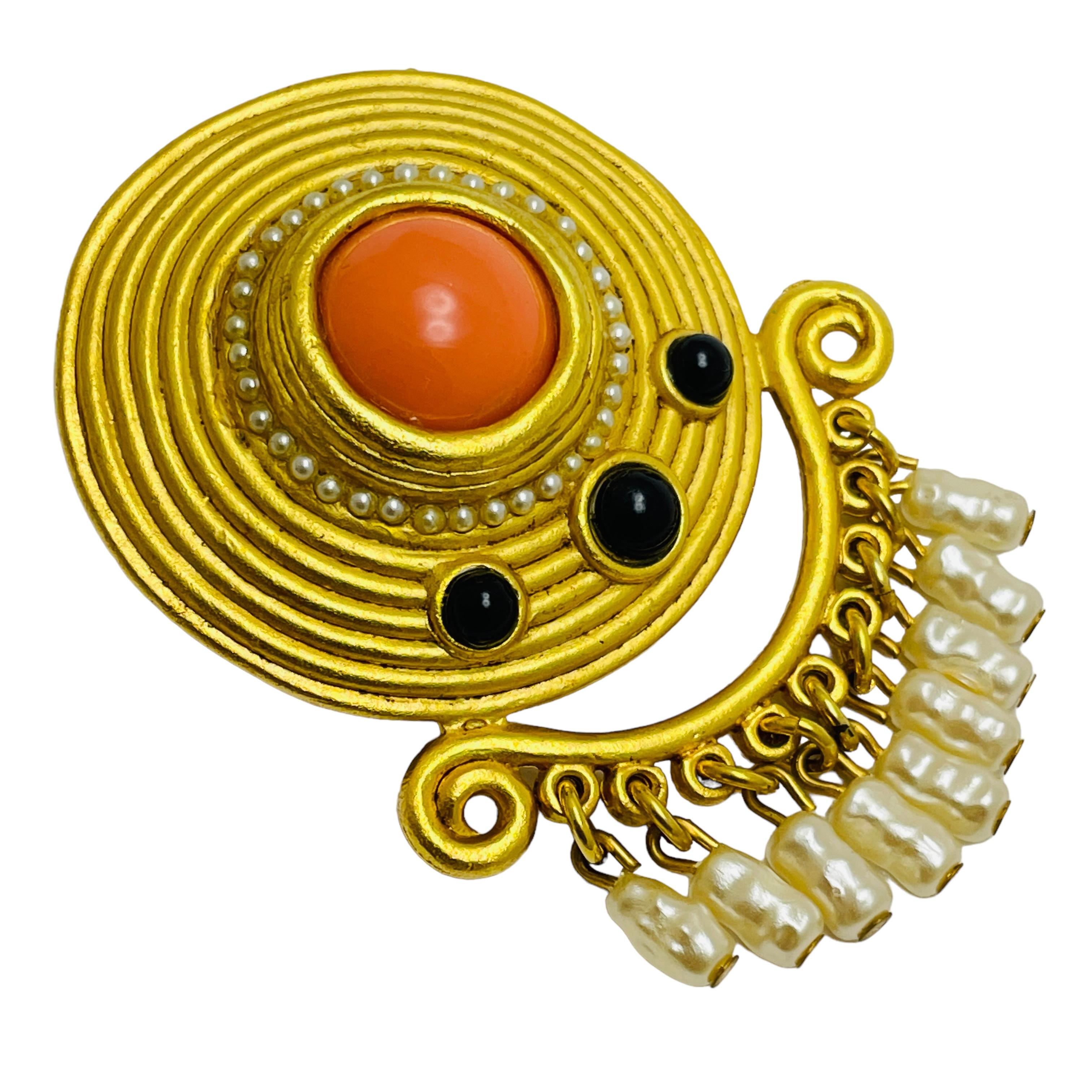 DETAILS

• signed CRAFT 

• gold tone with pearls and faux coral

• vintage designer brooch

MEASUREMENTS  

• 

CONDITION

•  very good vintage condition with minimal signs of wear 

 Sku 46

❤️❤️  VINTAGE DESIGNER JEWELRY ❤️❤️

❤️❤️  ALEXANDER’S