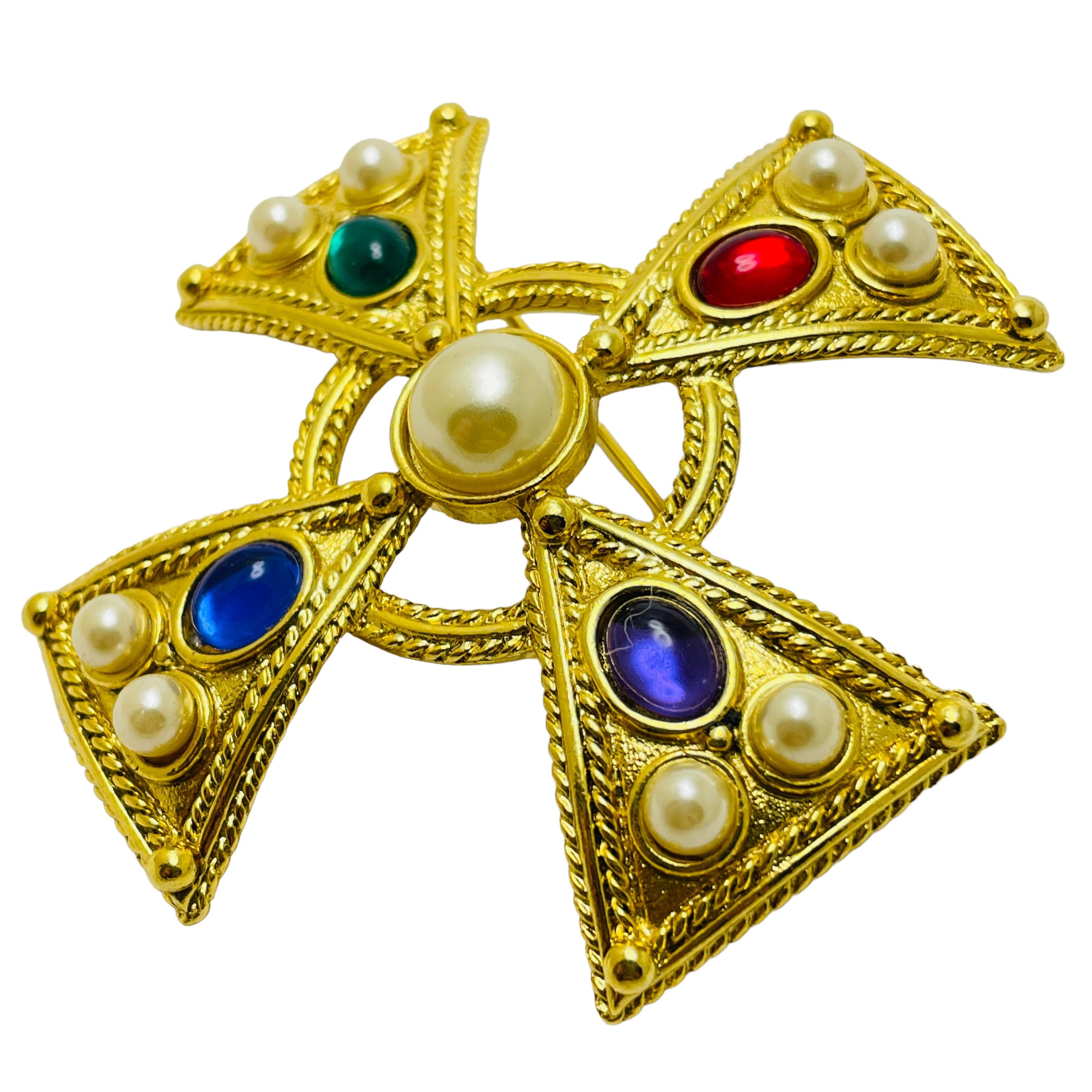 Women's or Men's Vintage gold jewel Maltese cross designer runway brooch For Sale
