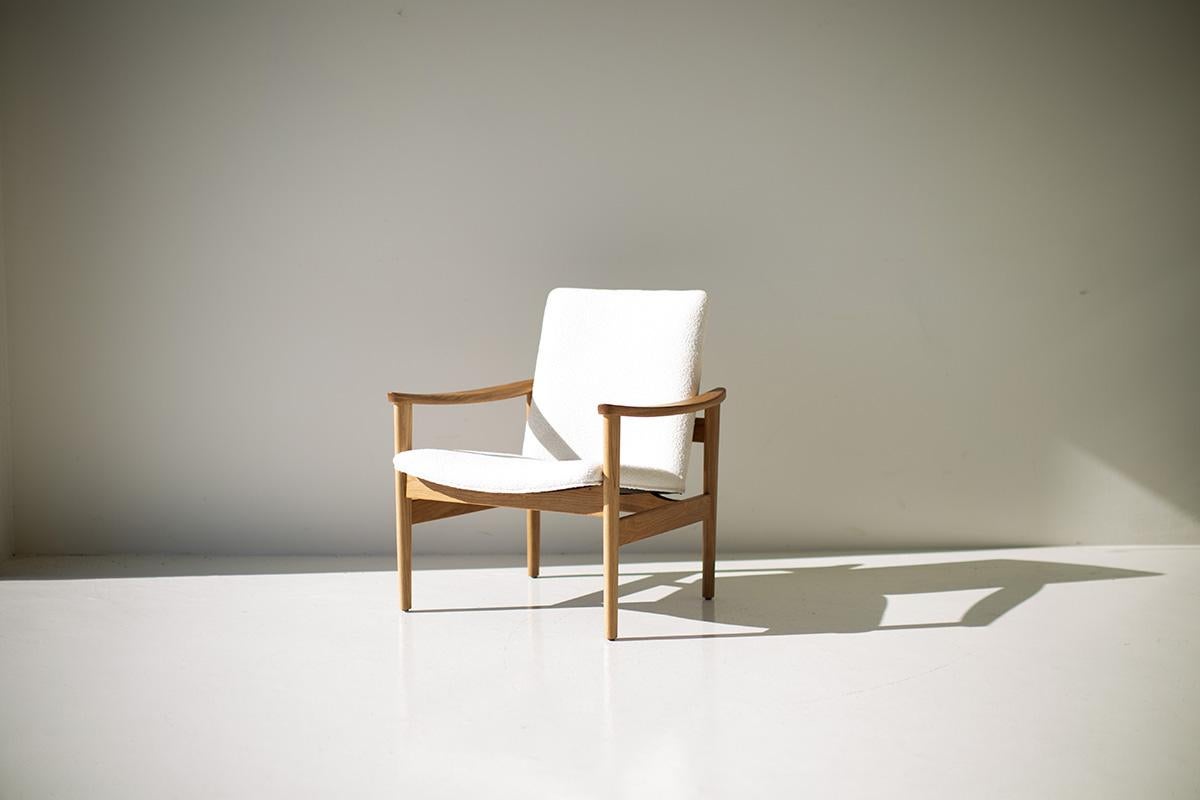 XXIe siècle et contemporain Chaise CraftAssociates, chaise d'appoint Peabody Oak, tapissée en vente