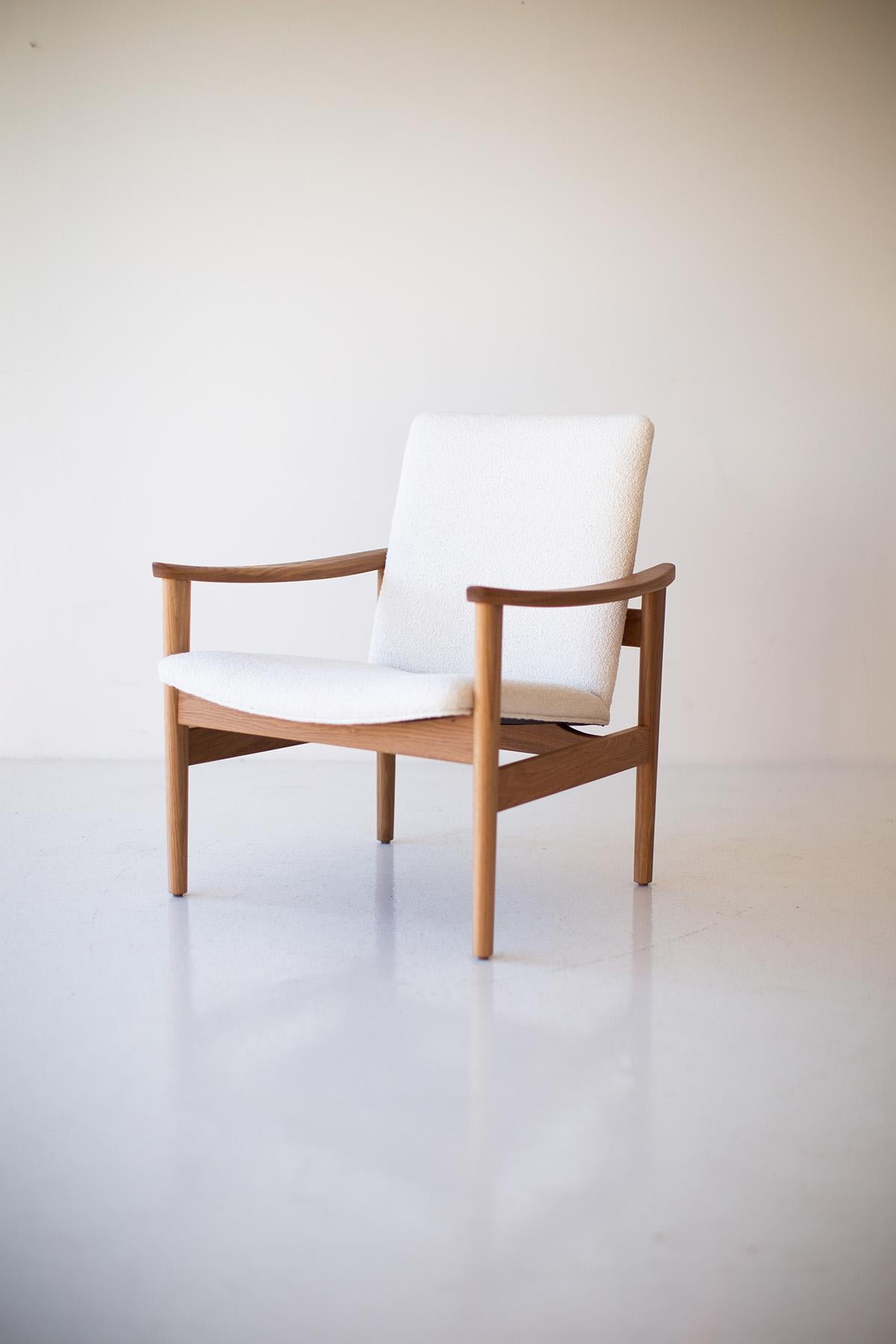 Tissu d'ameublement Chaise CraftAssociates, chaise d'appoint Peabody Oak, tapissée en vente