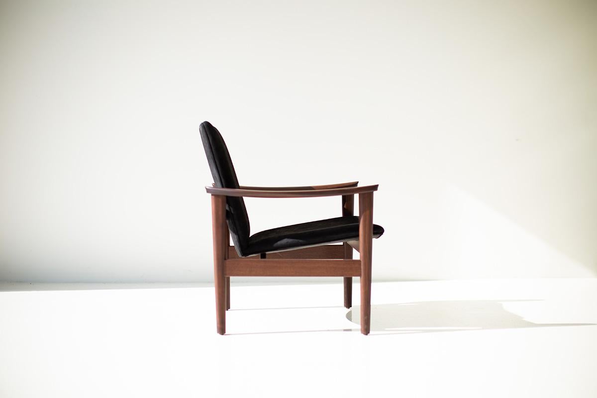 Américain CraftAssociates Chair, Peabody Walnut Occasional Chair, Leather en vente