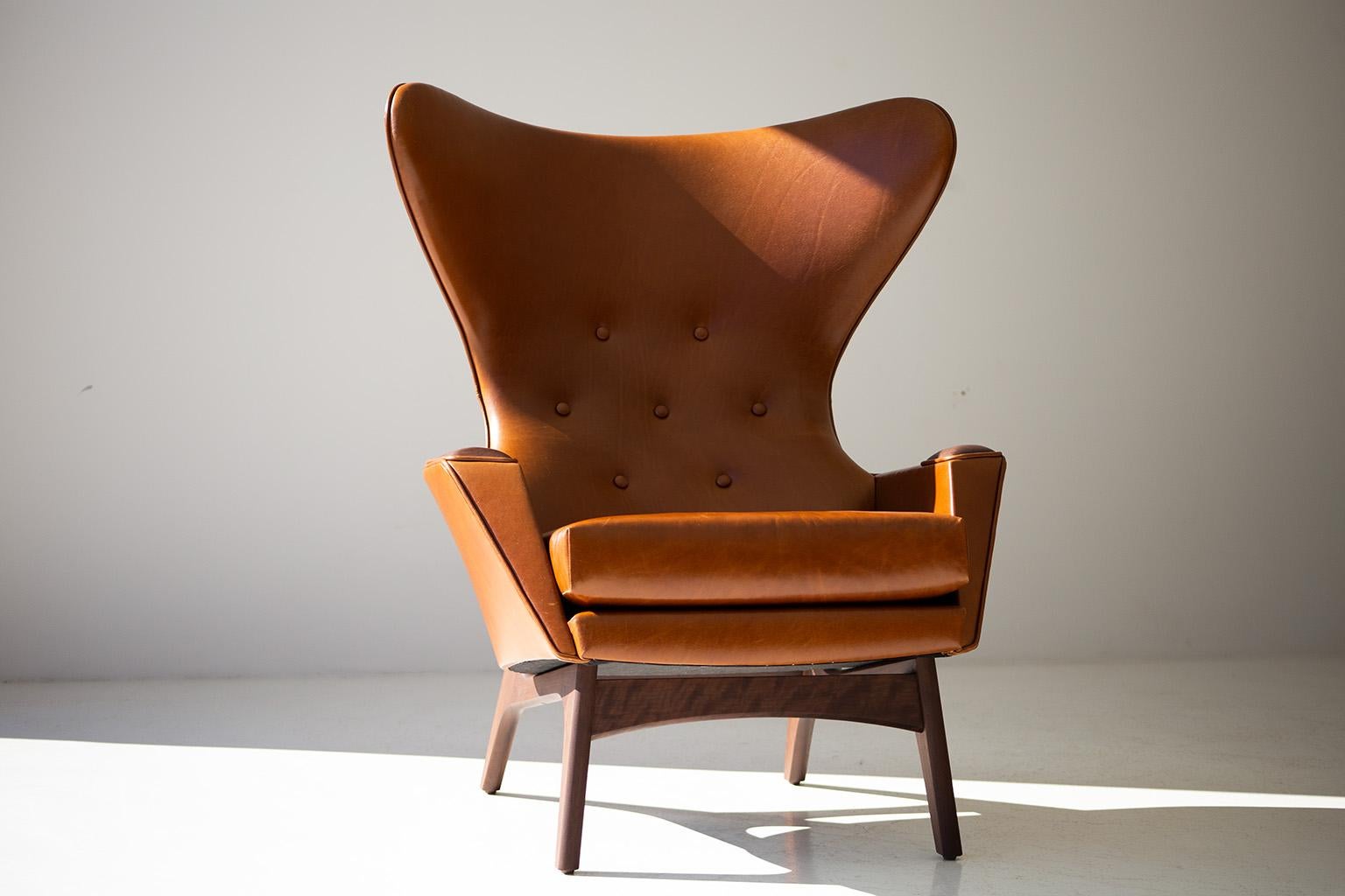 CraftAssociates Lounge Chairs, Vadar Modern Leather Lounge Chair, Wingback In New Condition For Sale In Oak Harbor, OH
