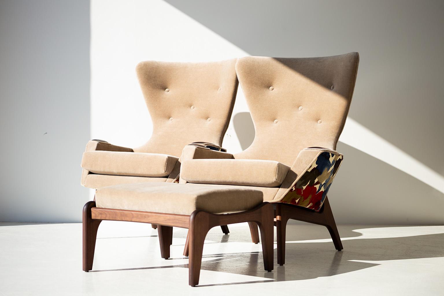 Fatto a mano CraftAssociates Sedie, Sedie da salotto moderne floreali, Wingback, Mohair in vendita