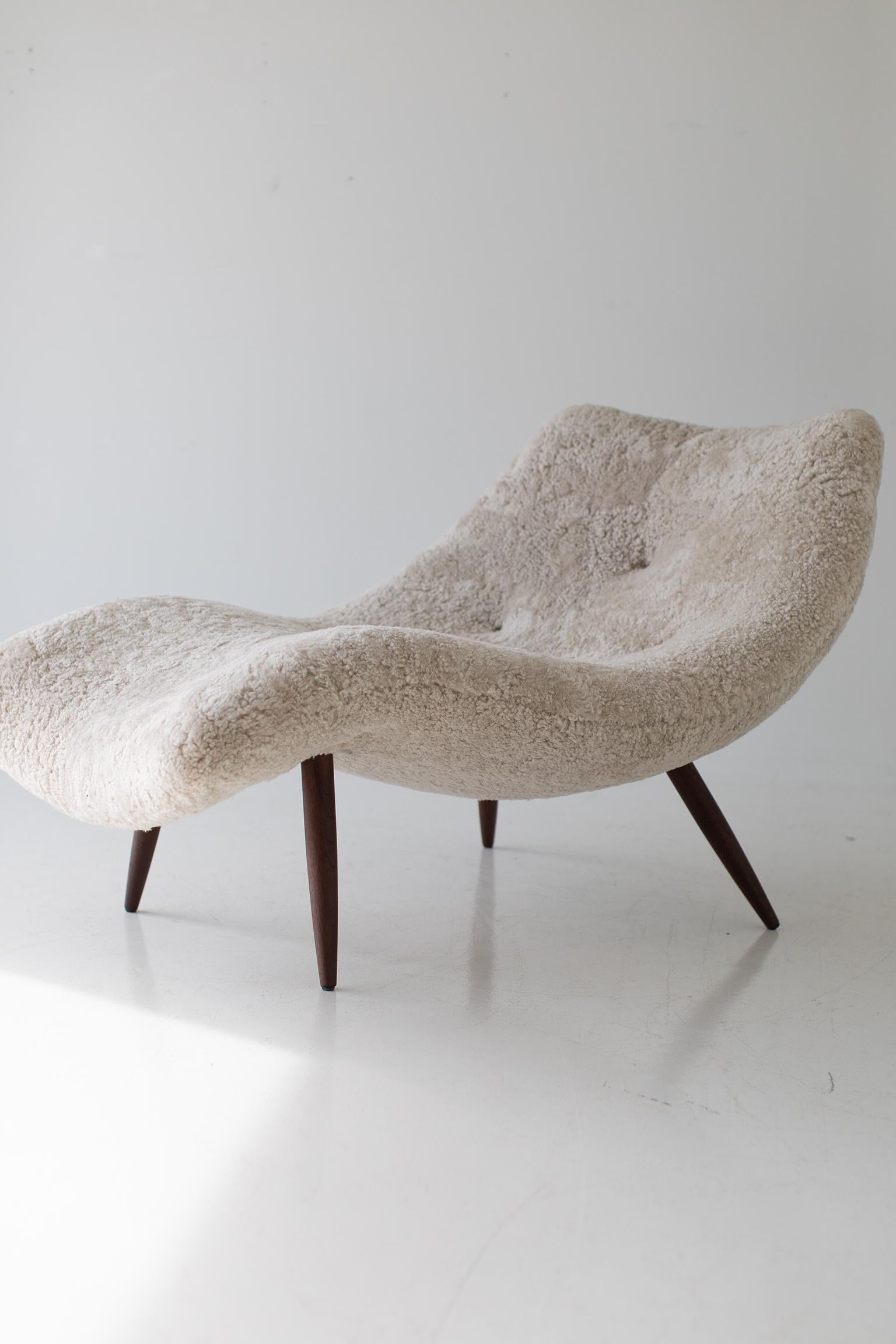 XXI secolo e contemporaneo CraftAssociates Chaises, Chaise Lounge Contour Mid Century Modern, Pelliccia, Pelle in vendita