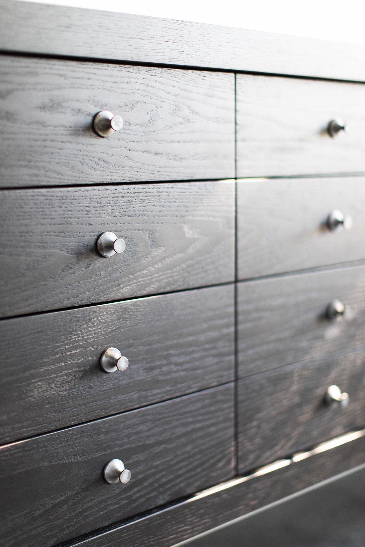 CraftAssociates Credenza Credenza Toussaint Mid Century, noir, cuivre Neuf - En vente à Oak Harbor, OH