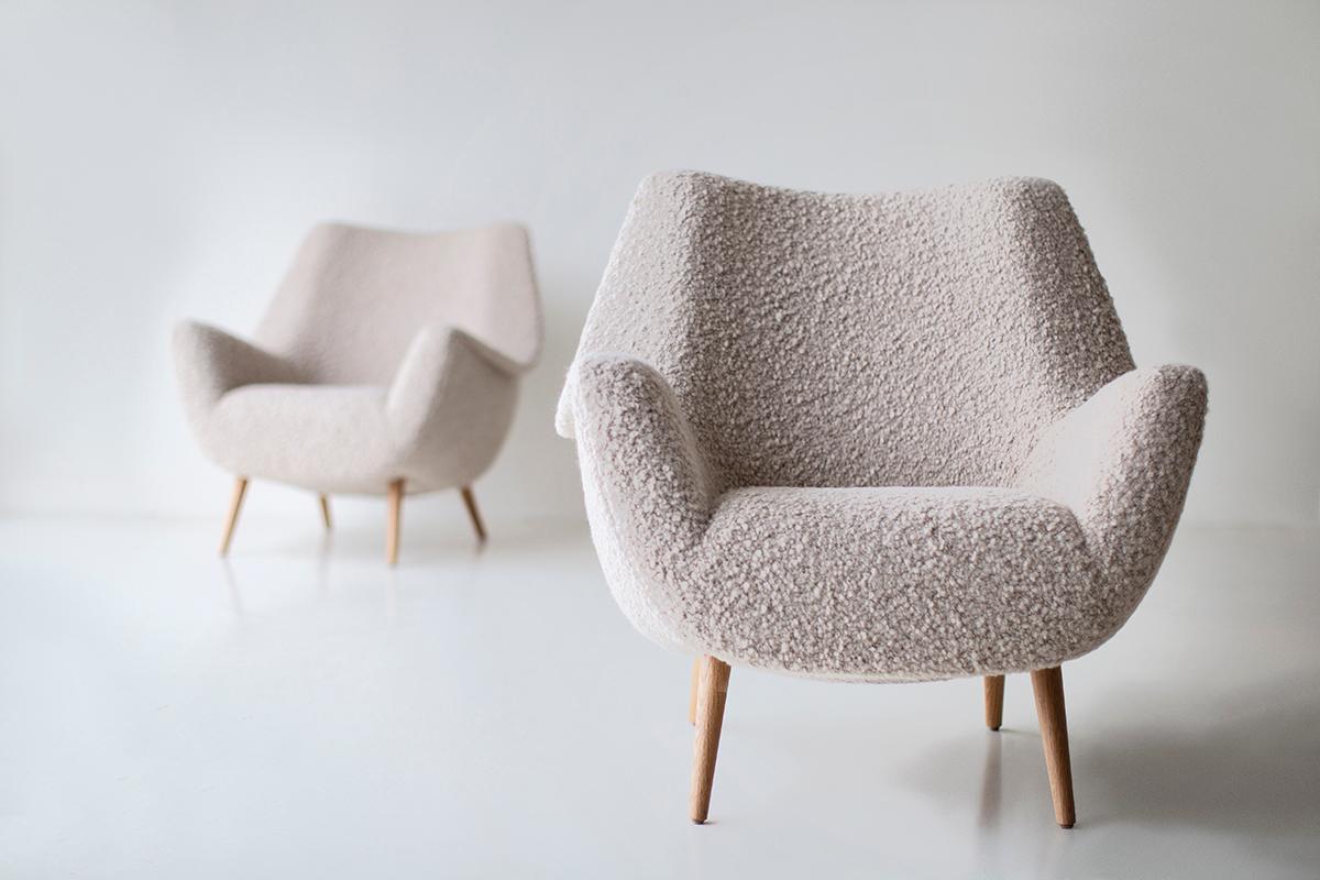 CraftAssociates Dänische Stühle, moderne dänische Loungesessel mit Untergestell, Boucle, Eiche im Angebot 2