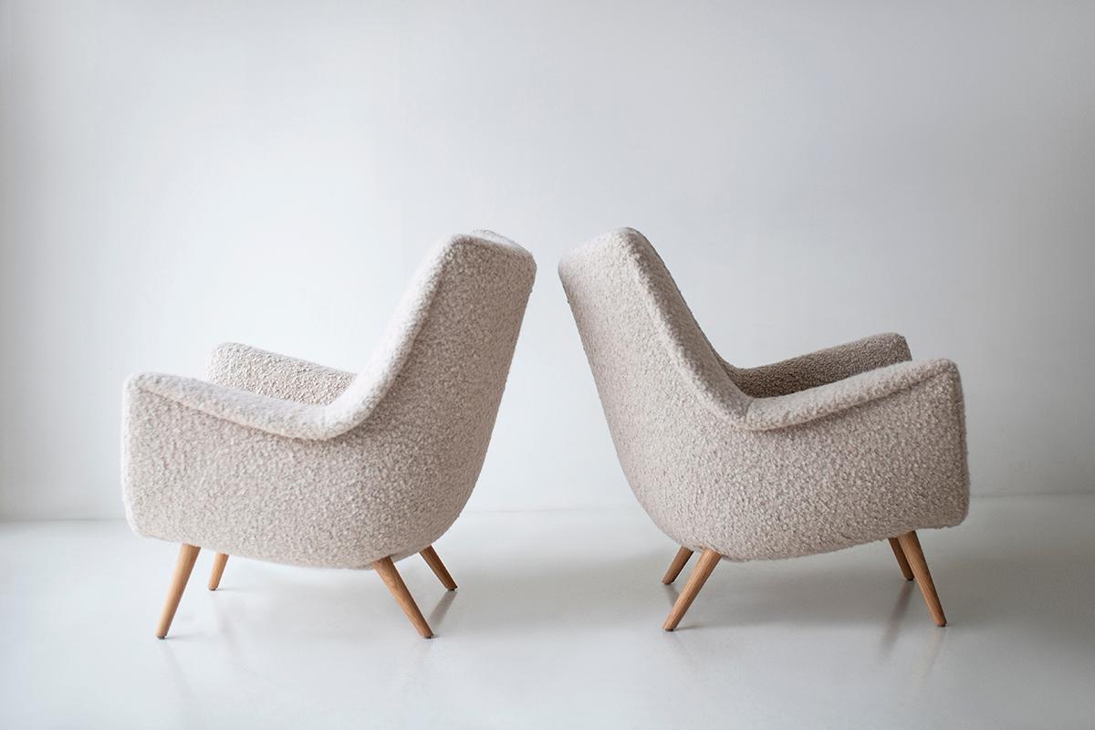 CraftAssociates Dänische Stühle, moderne dänische Loungesessel mit Untergestell, Boucle, Eiche

Dieser moderne Loungesessel von Lawrence Peabody : Holiday Series für Craft Associates Furniture ist fachmännisch handgefertigt und gepolstert. Diese