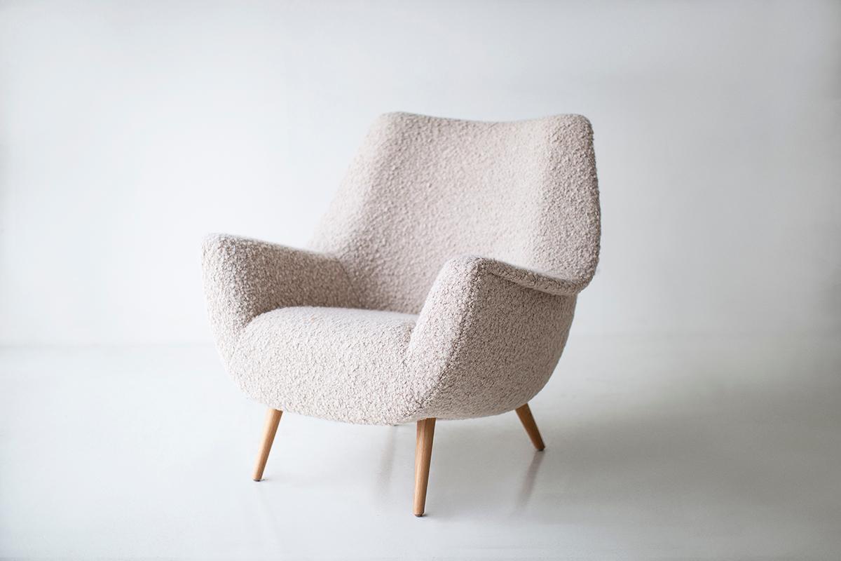 CraftAssociates Dänische Stühle, moderne dänische Loungesessel mit Untergestell, Boucle, Eiche (21. Jahrhundert und zeitgenössisch) im Angebot