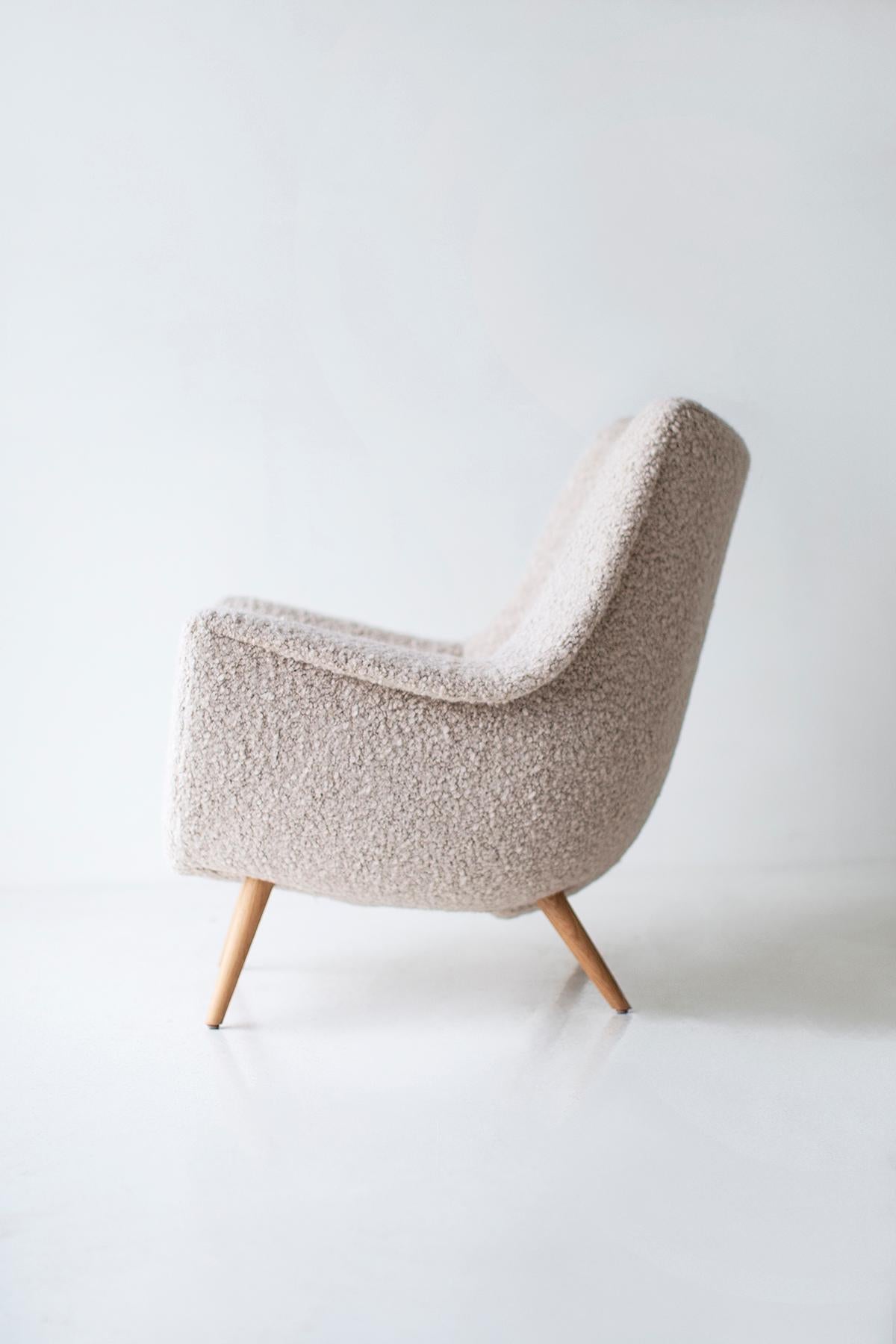 CraftAssociates Dänische Stühle, moderne dänische Loungesessel mit Untergestell, Boucle, Eiche im Angebot 1