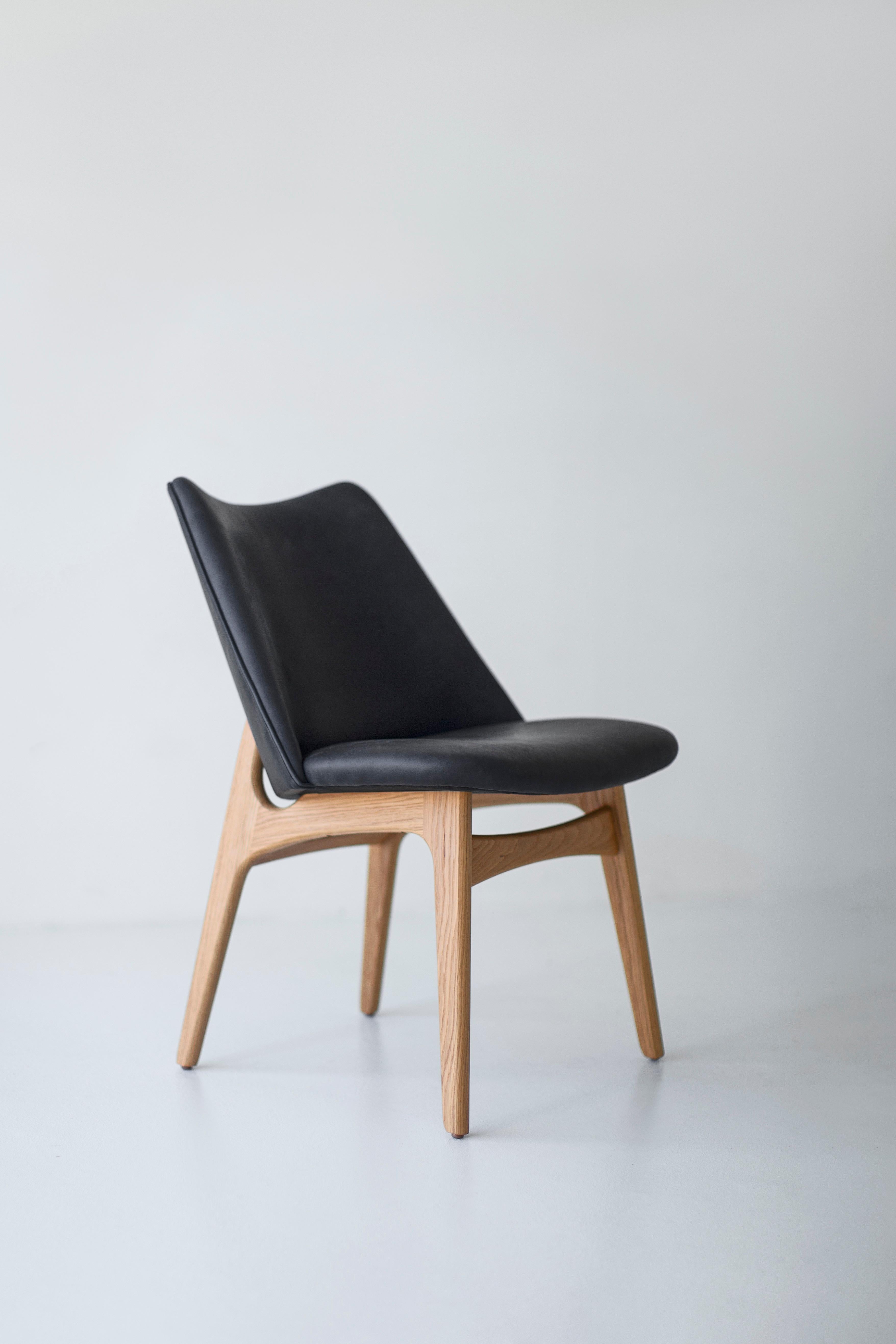 Cuir CraftAssociates Chaise de salle à manger, Craft Scoop Chaise d'appoint pour salle à manger, cuir Oak Oak blanc en vente