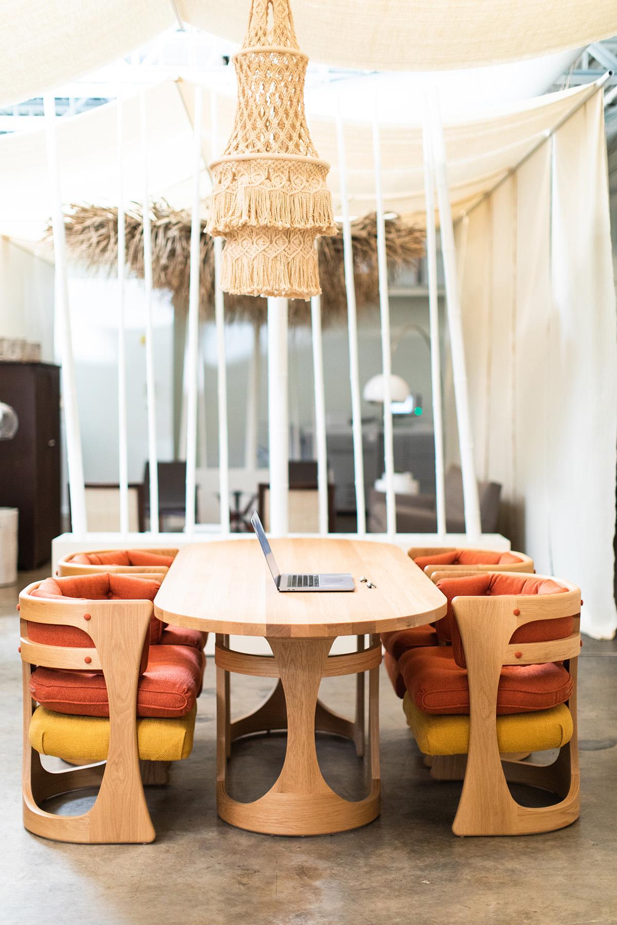 Tissu Chaises de salle à manger CraftAssociates, chaises de salle à manger modernes rembourrées, Barricas, chêne en vente