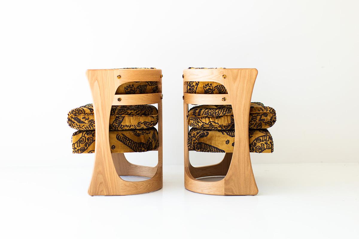 Américain Chaises de salle à manger CraftAssociates, chaises de salle à manger Barricas modernes en chêne, tapissées en vente