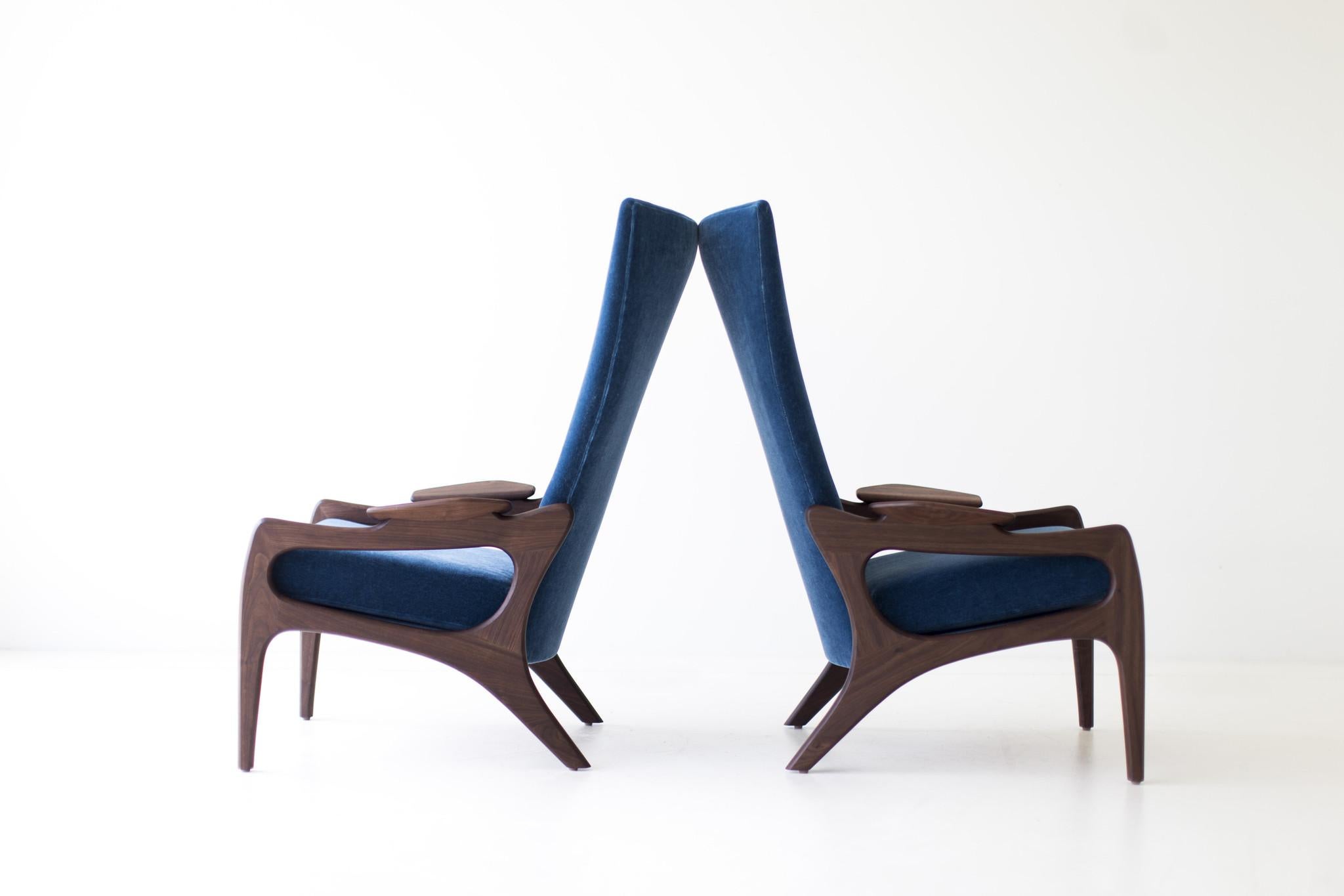 CraftAssociates Lounge Chairs, Hillsdale Mid Century Modern Chairs, Walnut, High In New Condition For Sale In Oak Harbor, OH