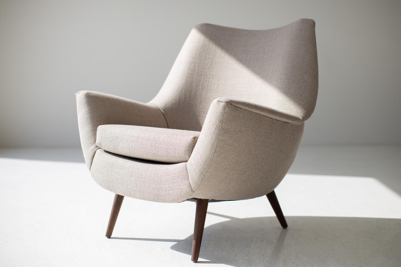 CraftAssociates Lounge Chair, Peabody Mid Century Modern Lounge Chair, Walnut

This modern lounge chair by Lawrence Peabody : Holiday Series for Craft Associates Furniture is expertly hand crafted and upholstered. These Peabody chairs are licensed