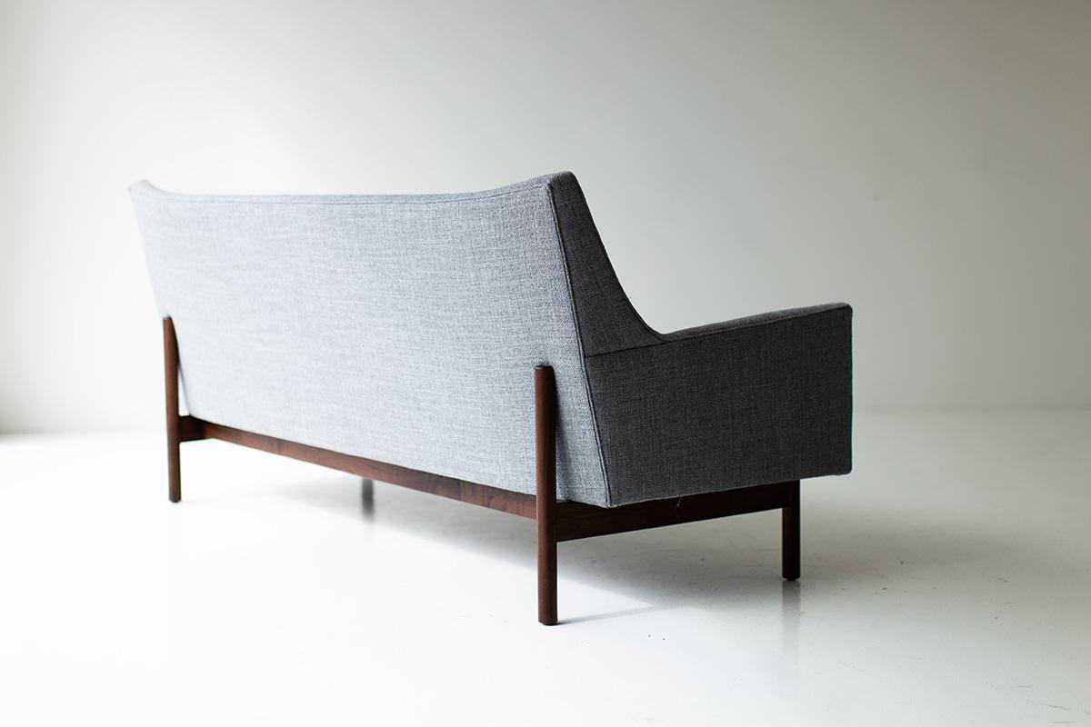 CraftAssociates Sofa, Peabody Bracket Back Sofa, Upholstered  In New Condition For Sale In Oak Harbor, OH