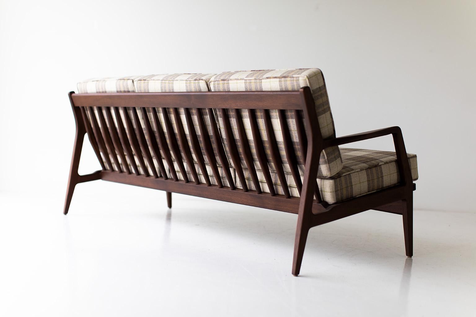 CraftAssociates Sofa, Peabody Dänisches Modernes Sofa, Nussbaum, Lattenrost  (Handgefertigt) im Angebot