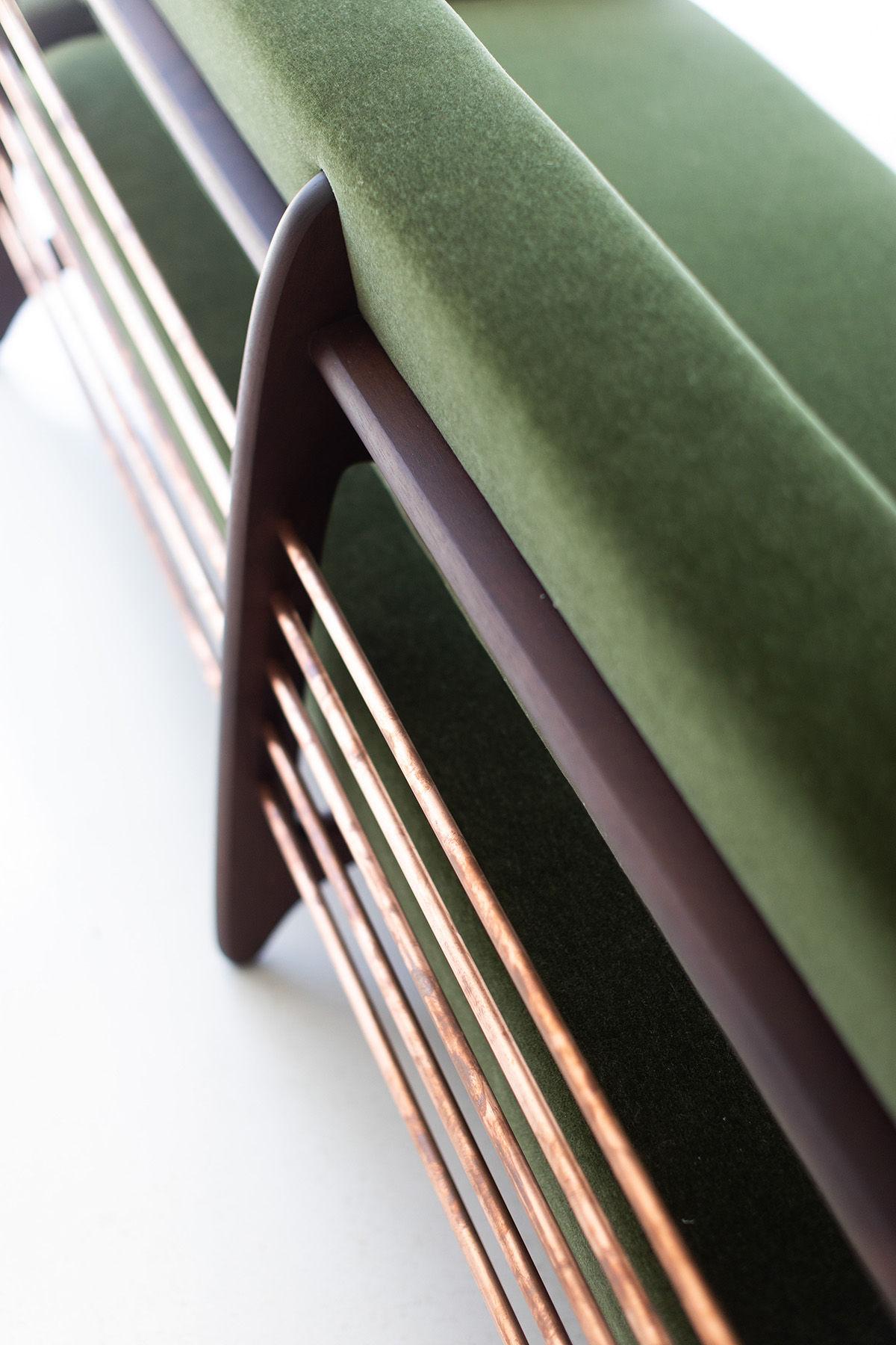 CraftAssociates, Divano moderno in mohair Vancouver, rame, noce In condizioni Nuovo in vendita a Oak Harbor, OH