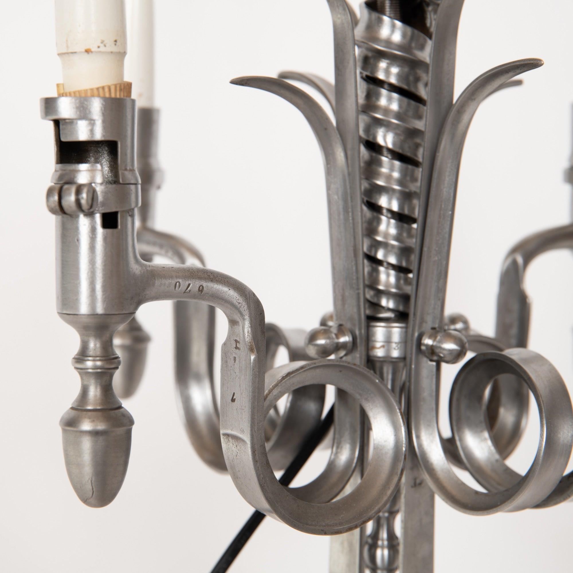 Chandelier à baïonnette Craft, années 1950 Excellent état - En vente à Sagaponack, NY