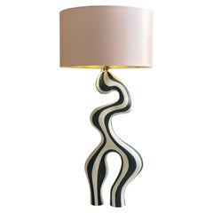Fabriqué à la main : lampe de table en céramique de l'artiste norvégien Jossolini