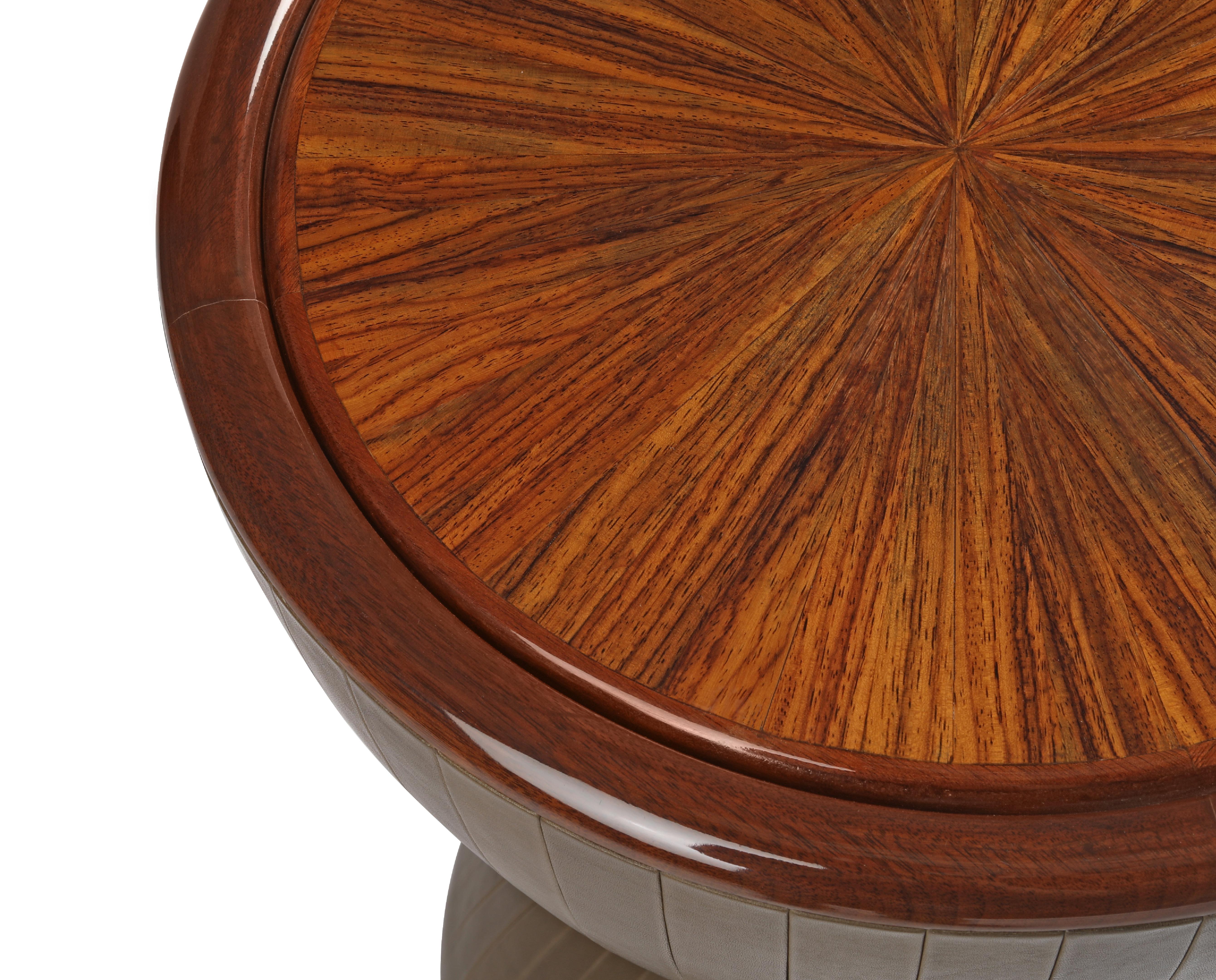 Table d'appoint IDA fabriquée en cuir par Madheke Neuf - En vente à Geneve, CH