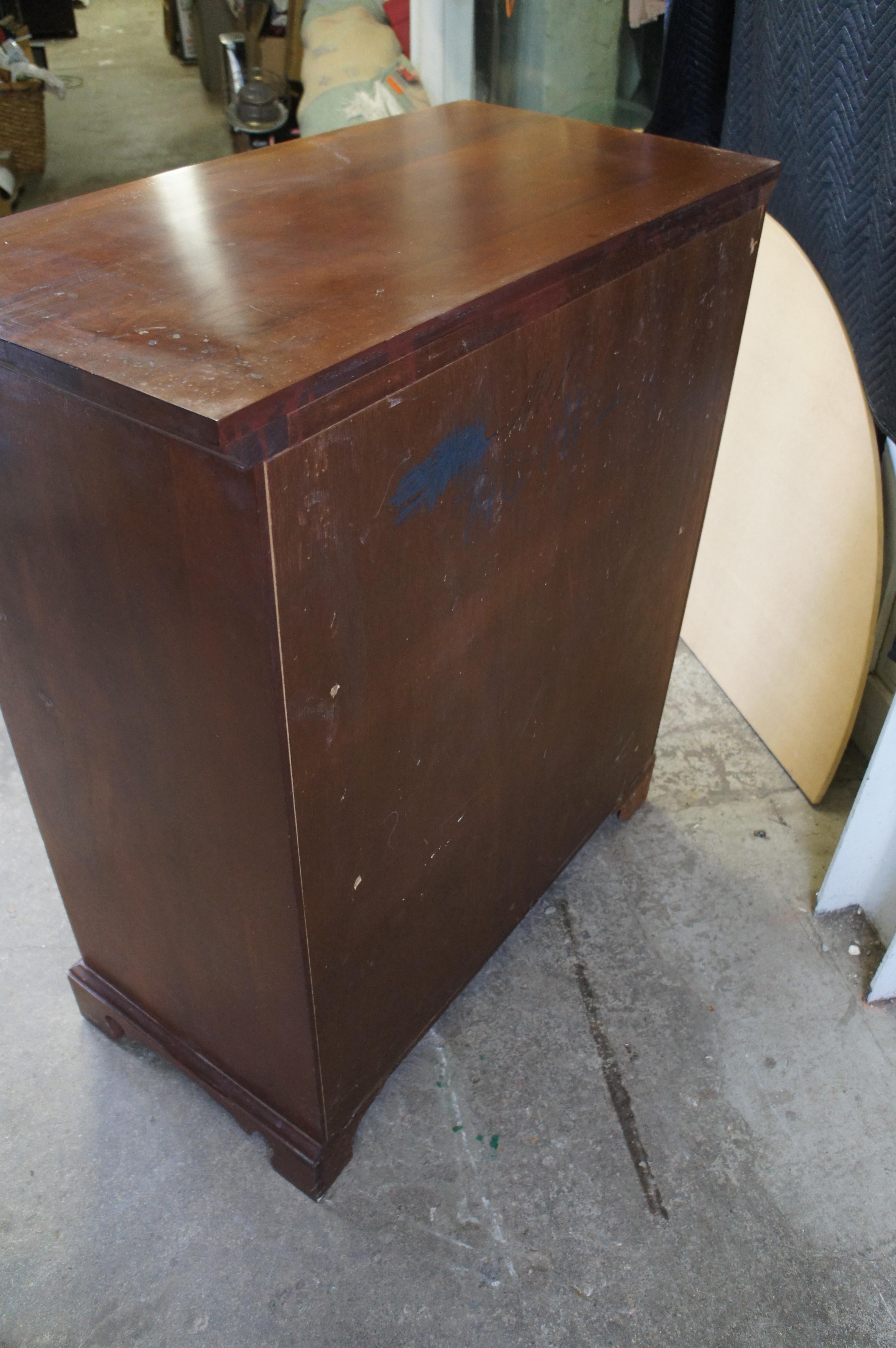 Craftique cassettiera inglese in stile Chippendale in mogano in vendita 4