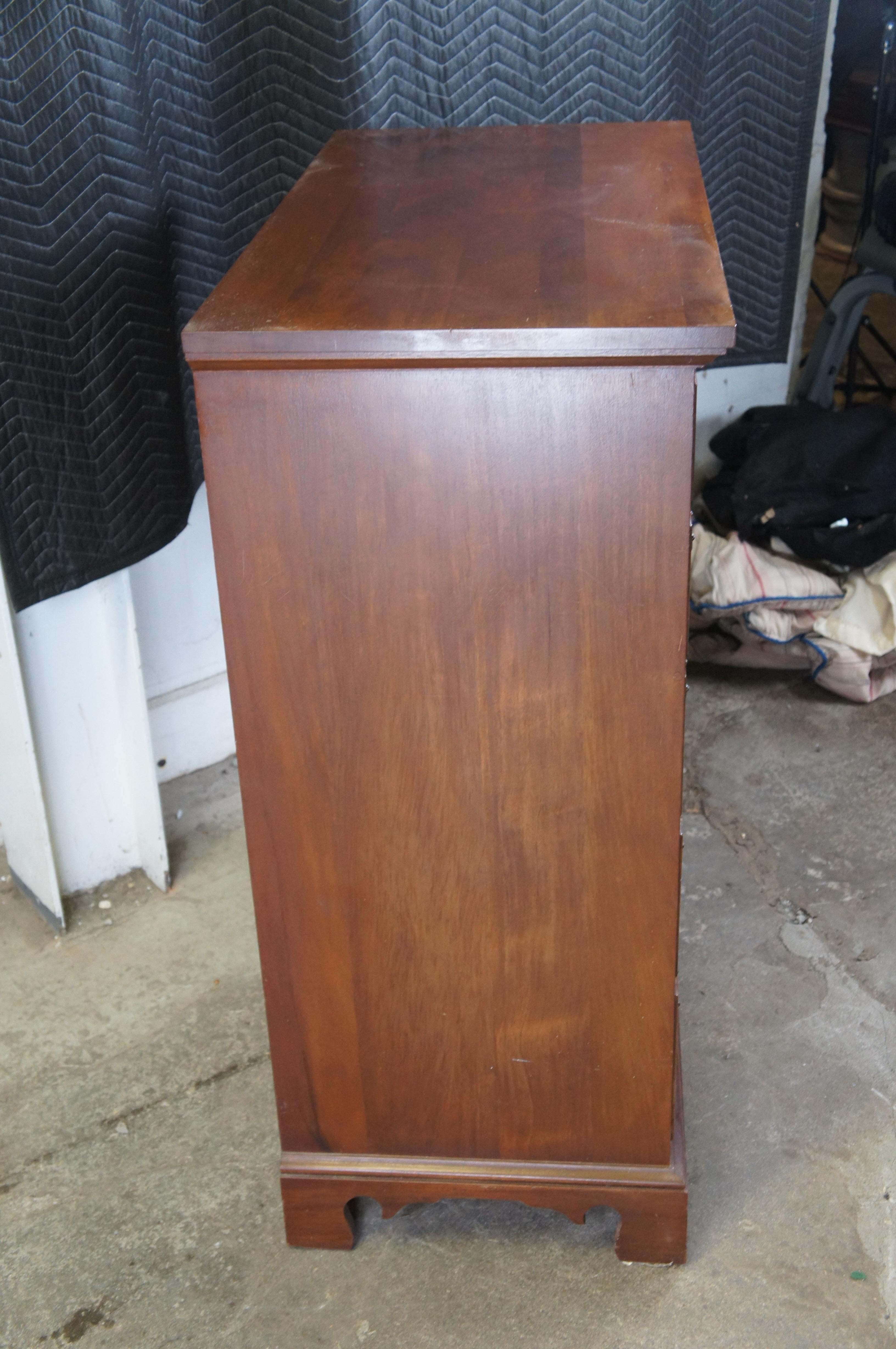 Craftique cassettiera inglese in stile Chippendale in mogano in vendita 5