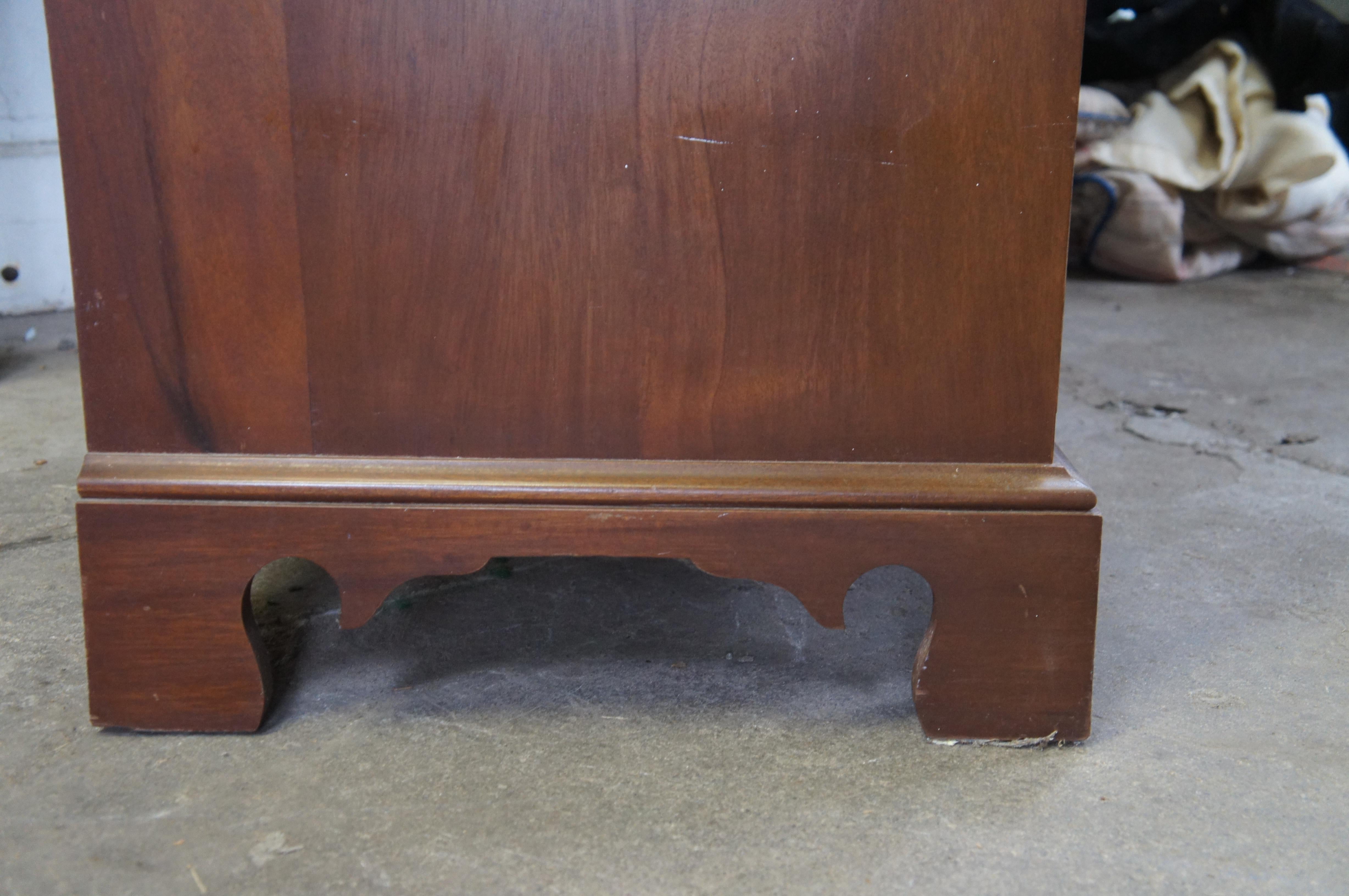 Craftique cassettiera inglese in stile Chippendale in mogano in vendita 6