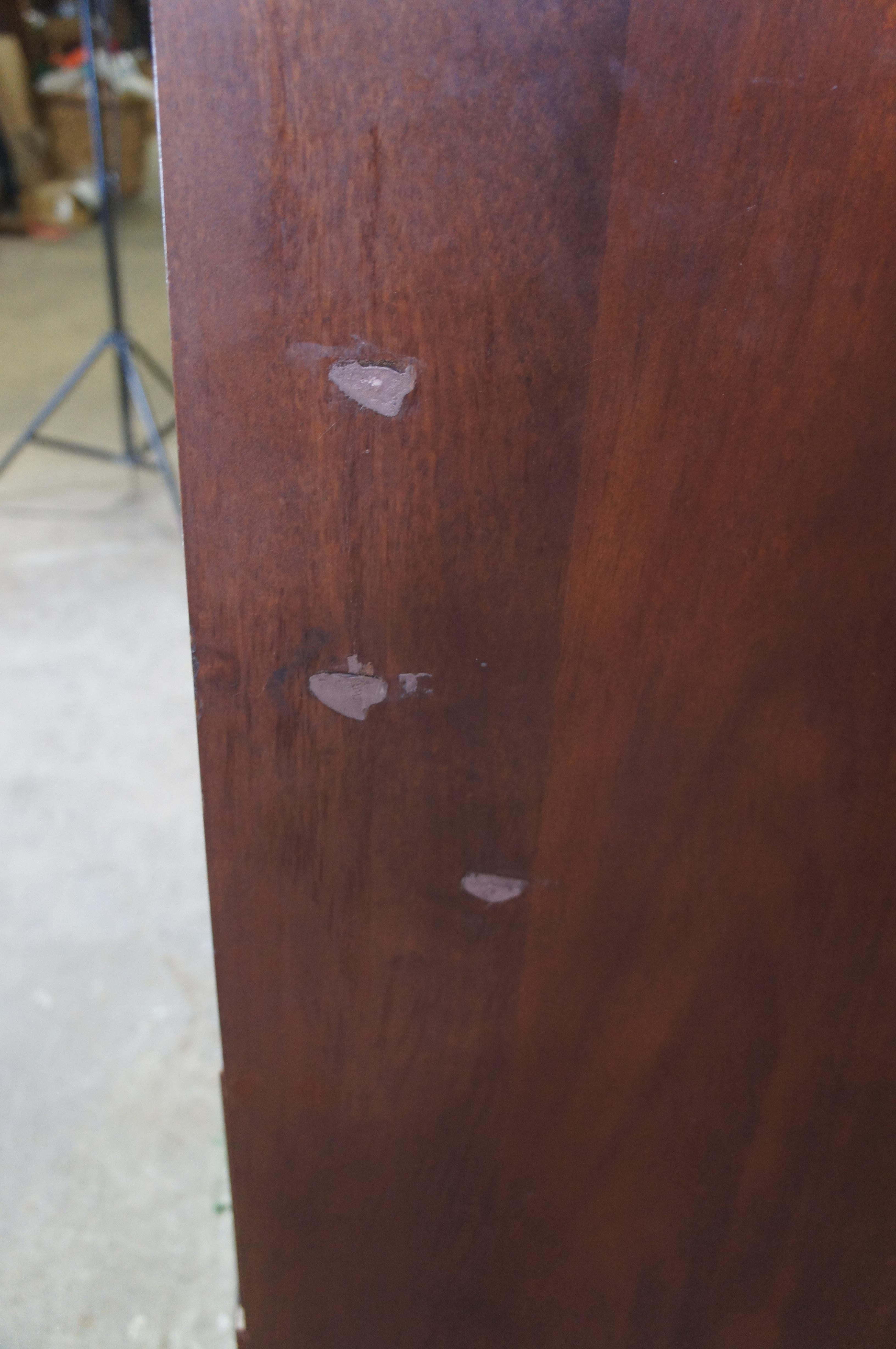 Craftique cassettiera inglese in stile Chippendale in mogano in vendita 7