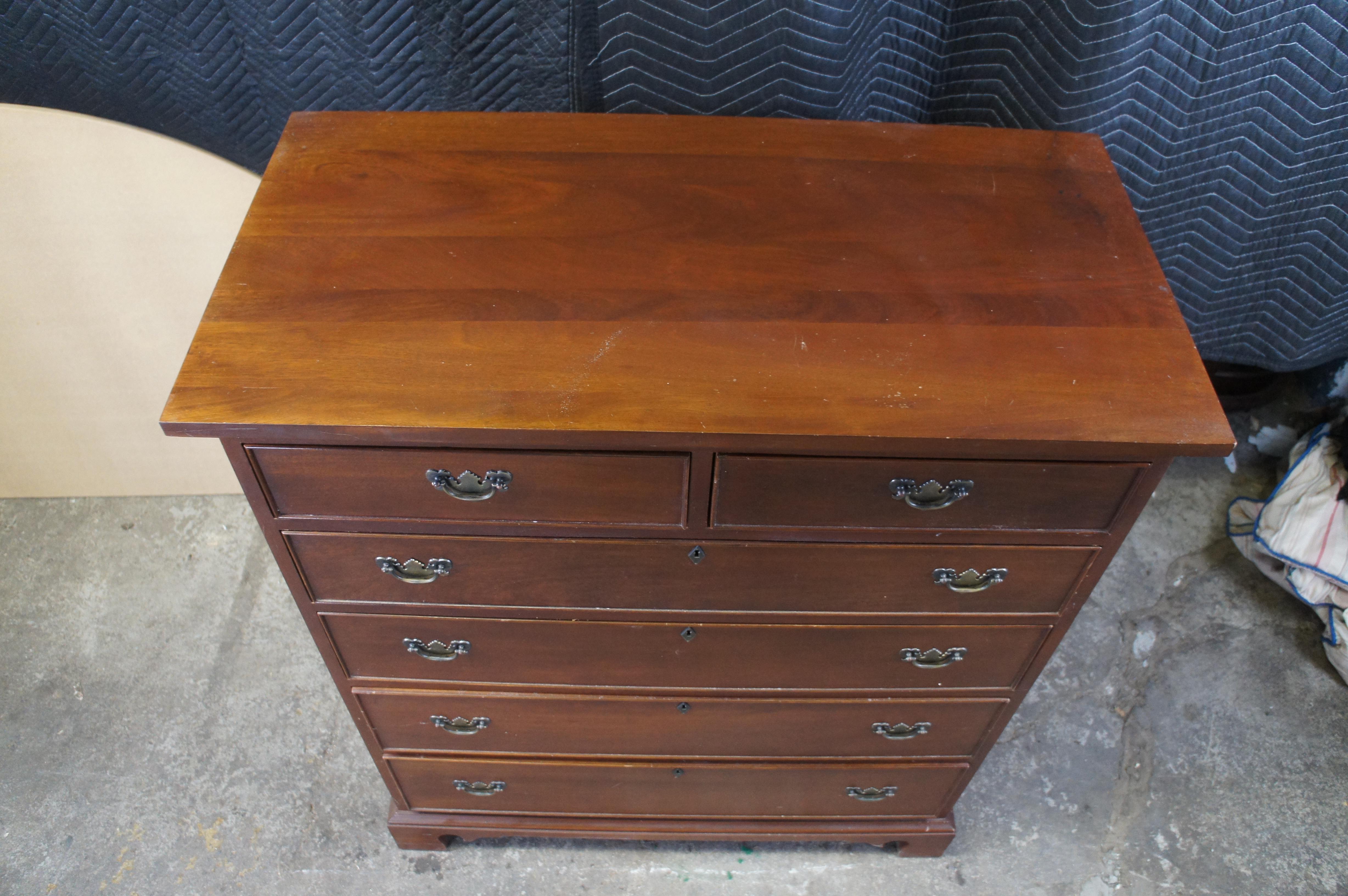 Craftique cassettiera inglese in stile Chippendale in mogano In condizioni discrete in vendita a Dayton, OH