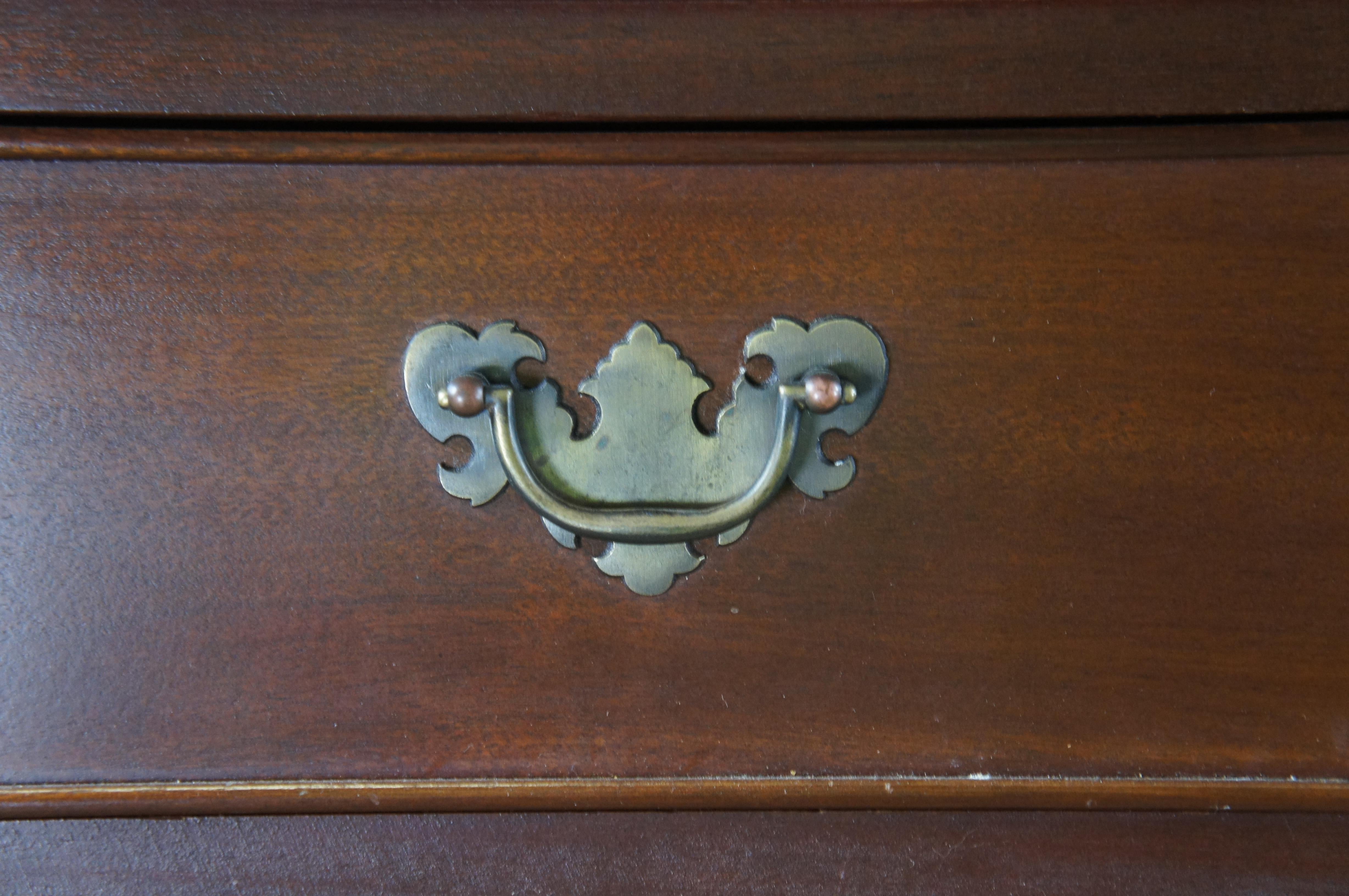 XX secolo Craftique cassettiera inglese in stile Chippendale in mogano in vendita