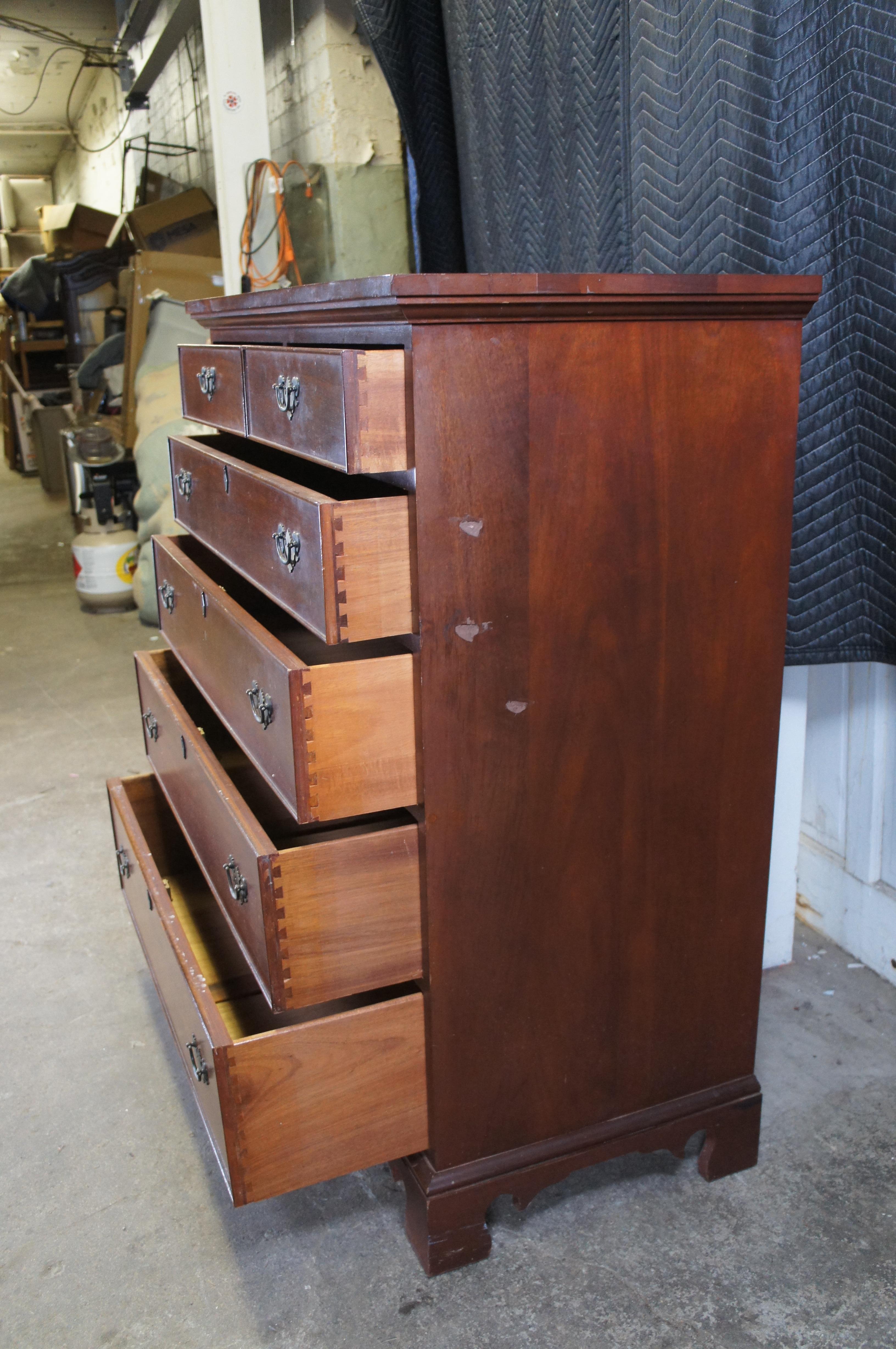 Ottone Craftique cassettiera inglese in stile Chippendale in mogano in vendita