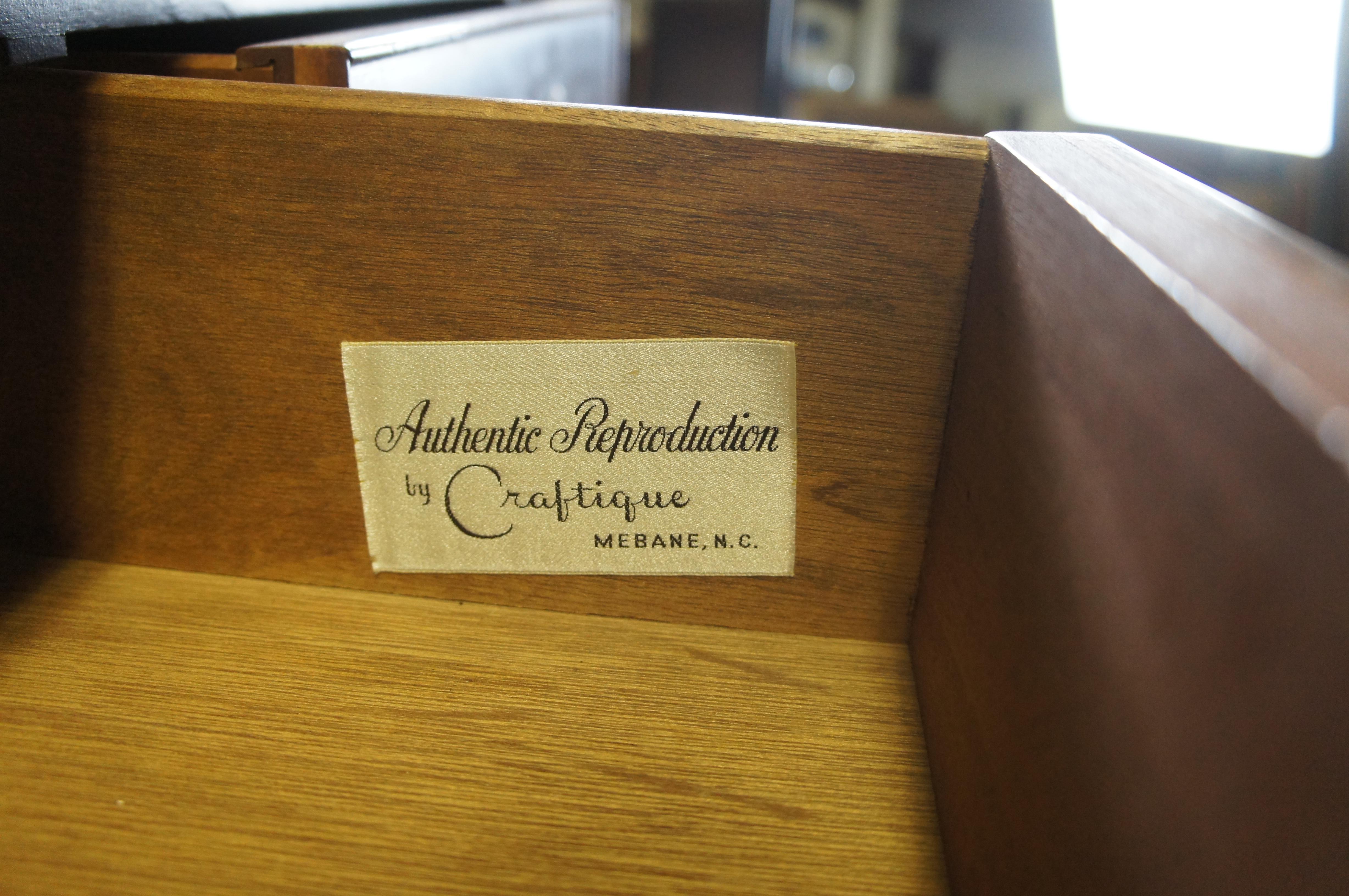 Craftique cassettiera inglese in stile Chippendale in mogano in vendita 1