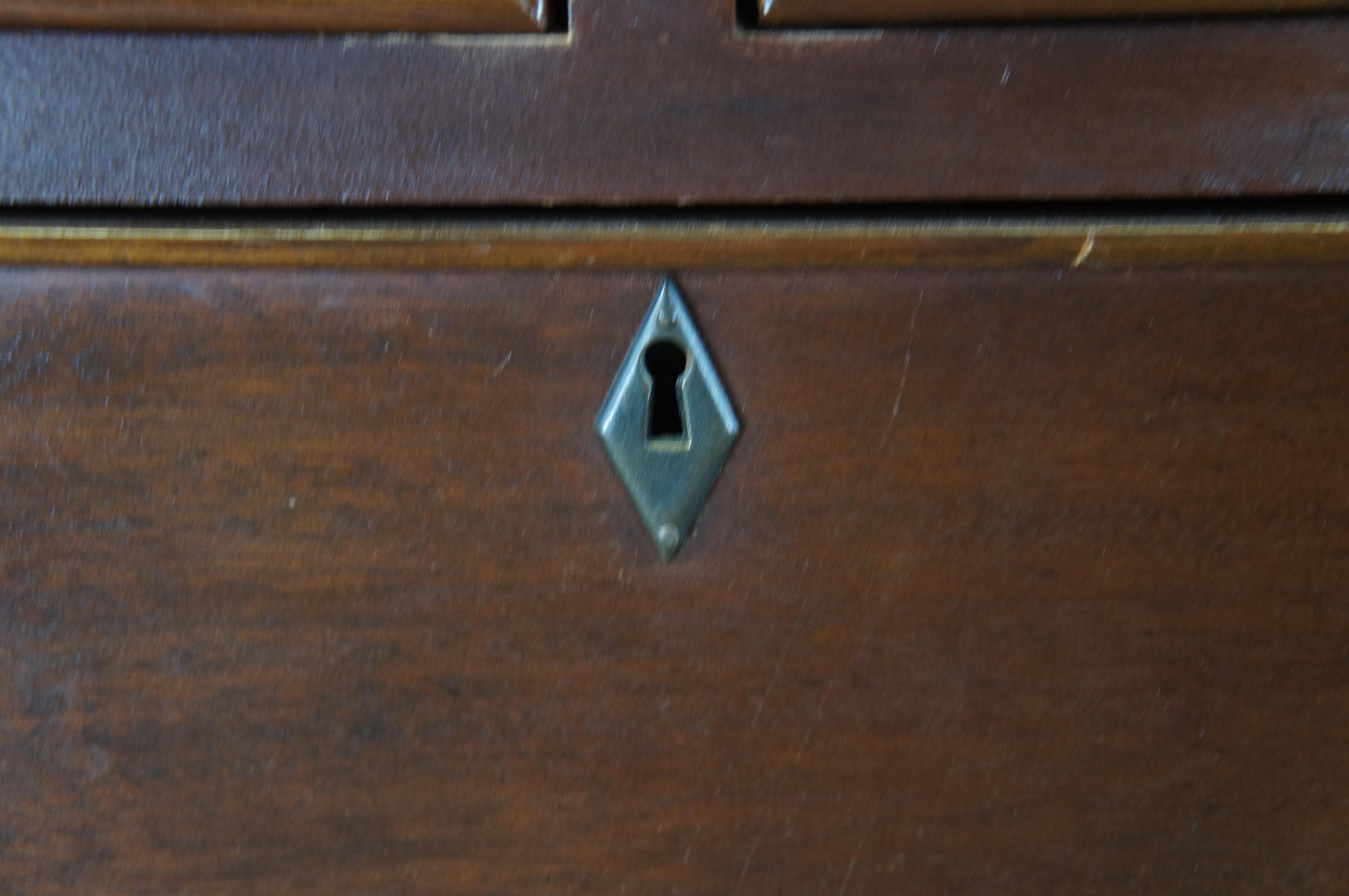 Craftique cassettiera inglese in stile Chippendale in mogano in vendita 2