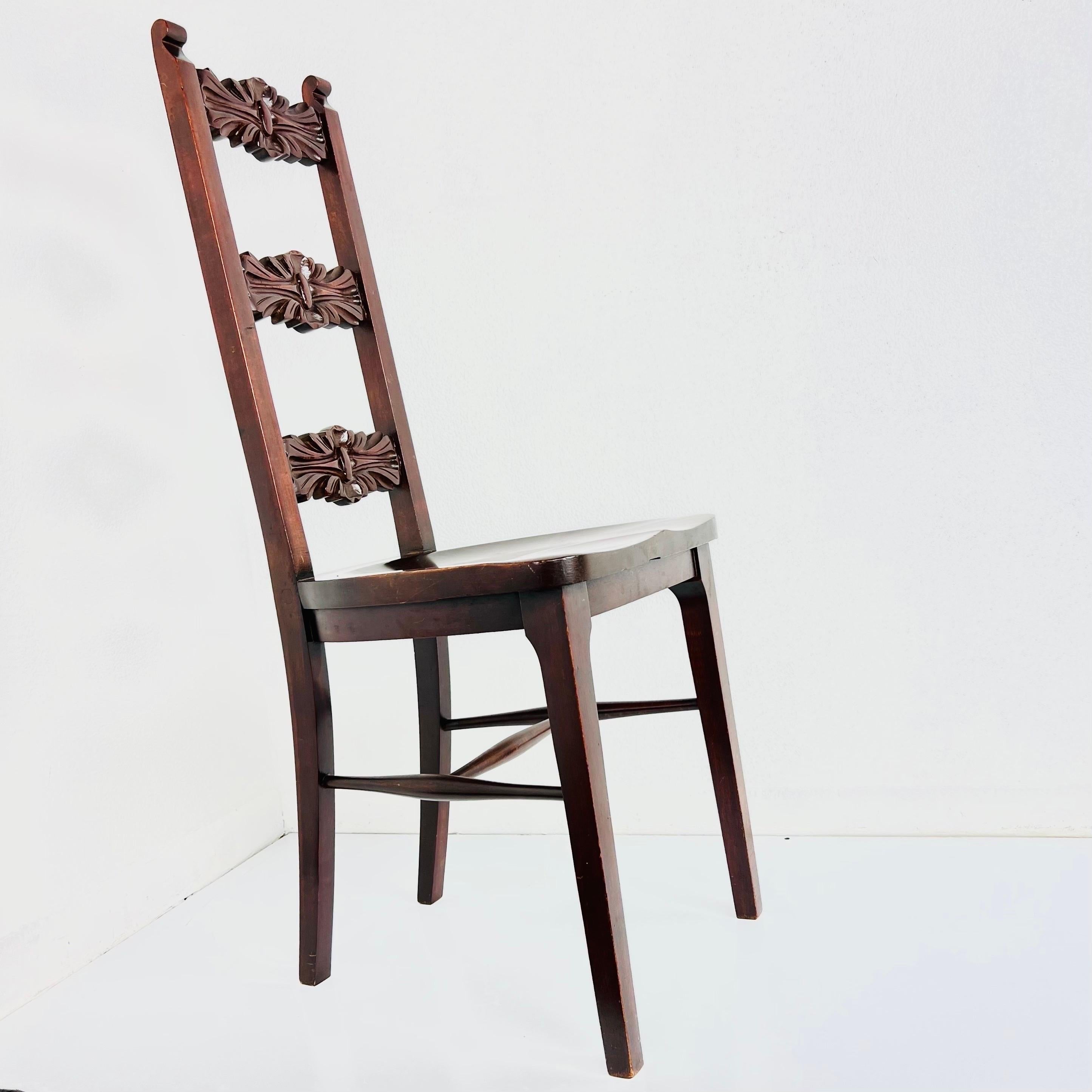 Geschnitzter Stuhl der Handwerkskunst von Stickley Furniture (American Arts and Crafts) im Angebot