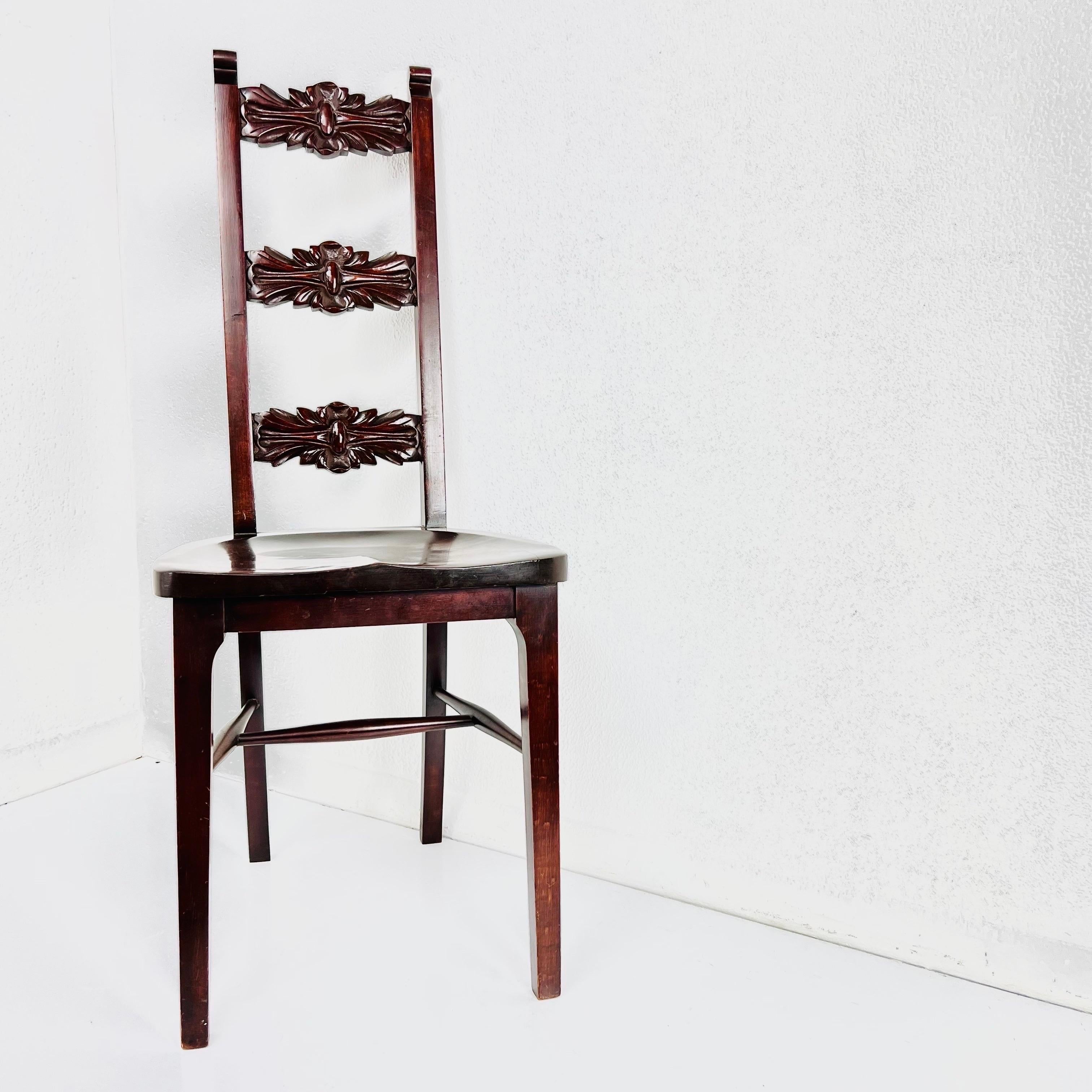 Geschnitzter Stuhl der Handwerkskunst von Stickley Furniture im Zustand „Gut“ im Angebot in Dallas, TX