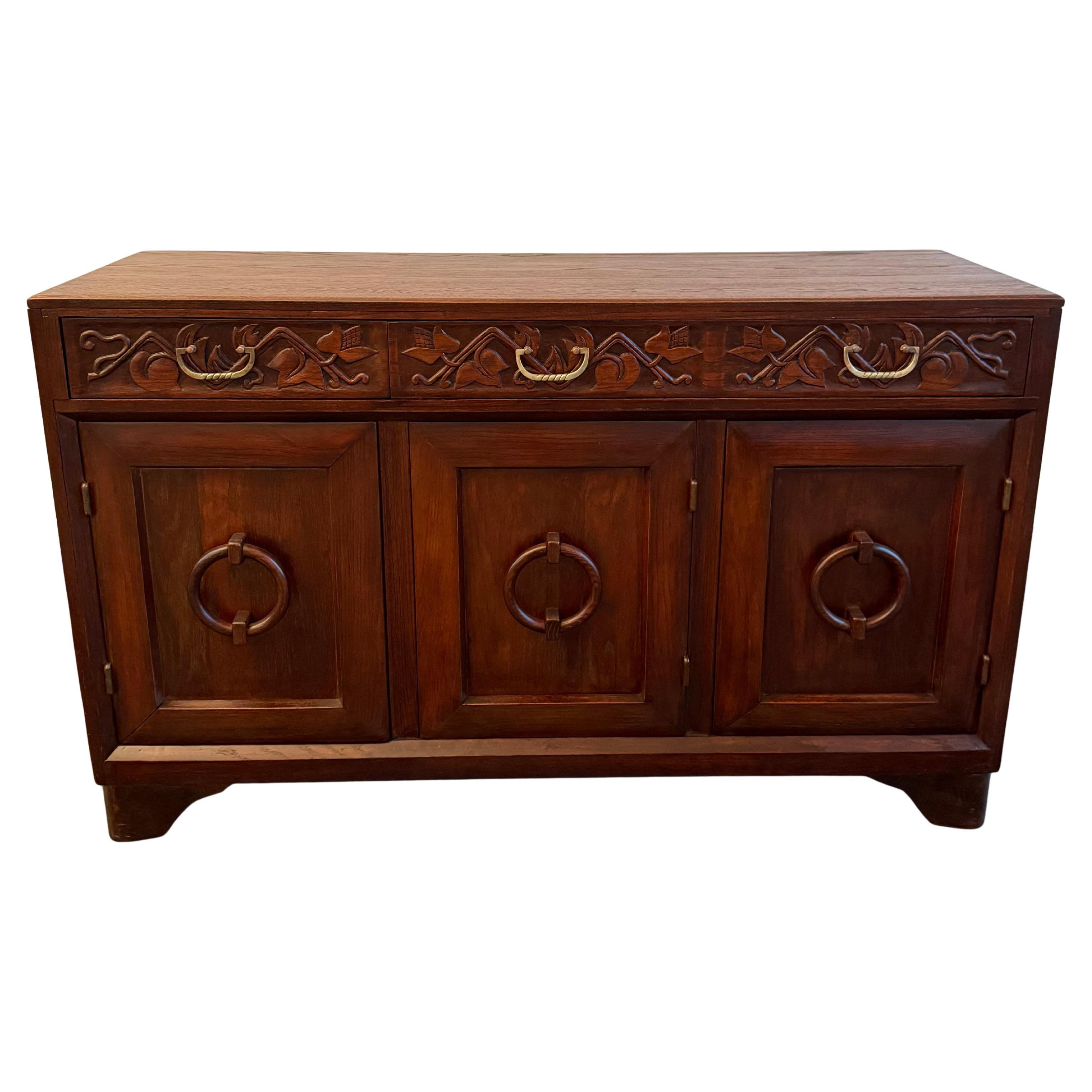 Crédence d'appoint en chêne sculpté par Old Hickory Furniture Company