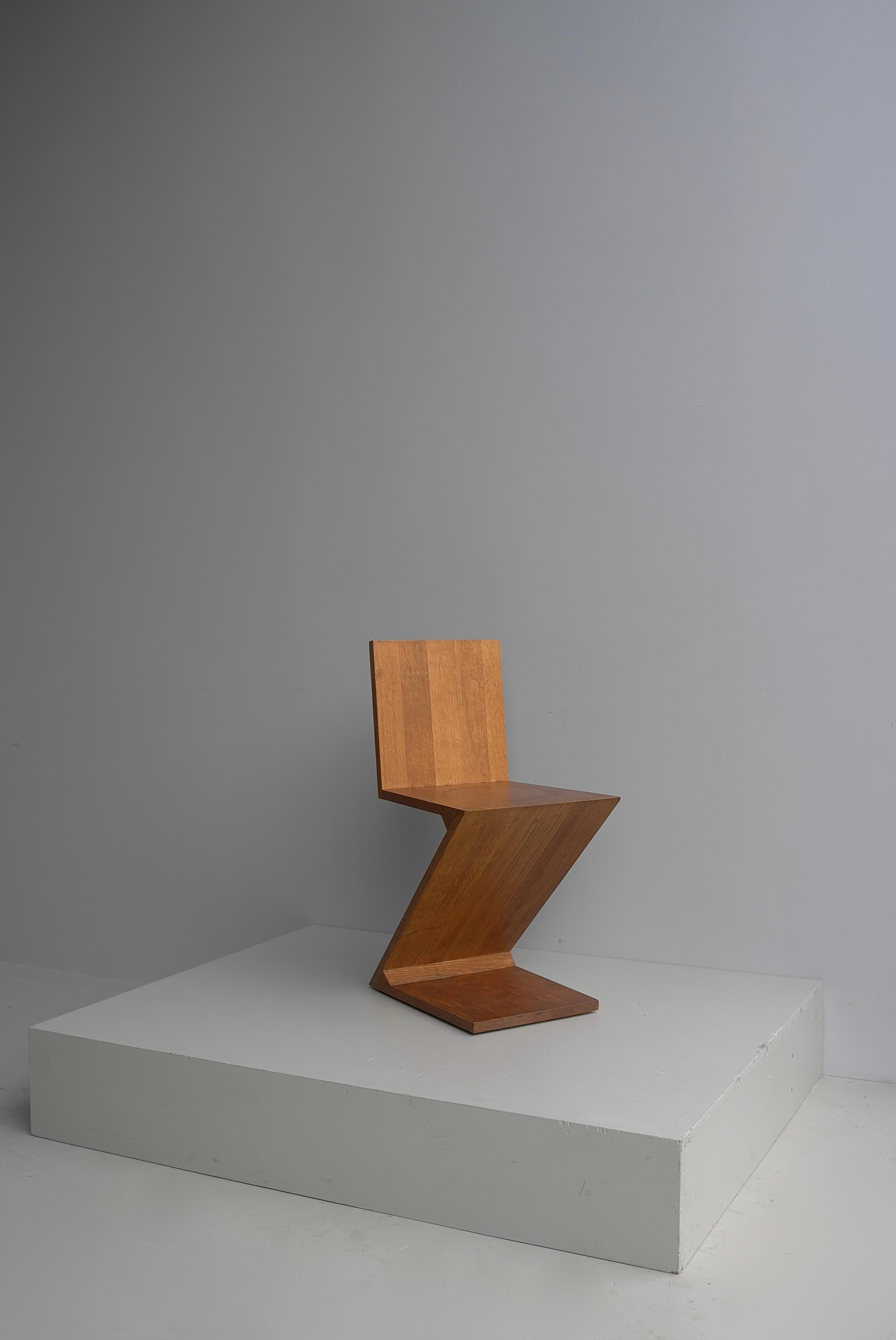 Craftsman Gerrit Rietveld Zig Zag Chair in Solid Oak, The Netherlands 1970's


Made by a local Craftsman in tribute to Gerrit Rietveld.